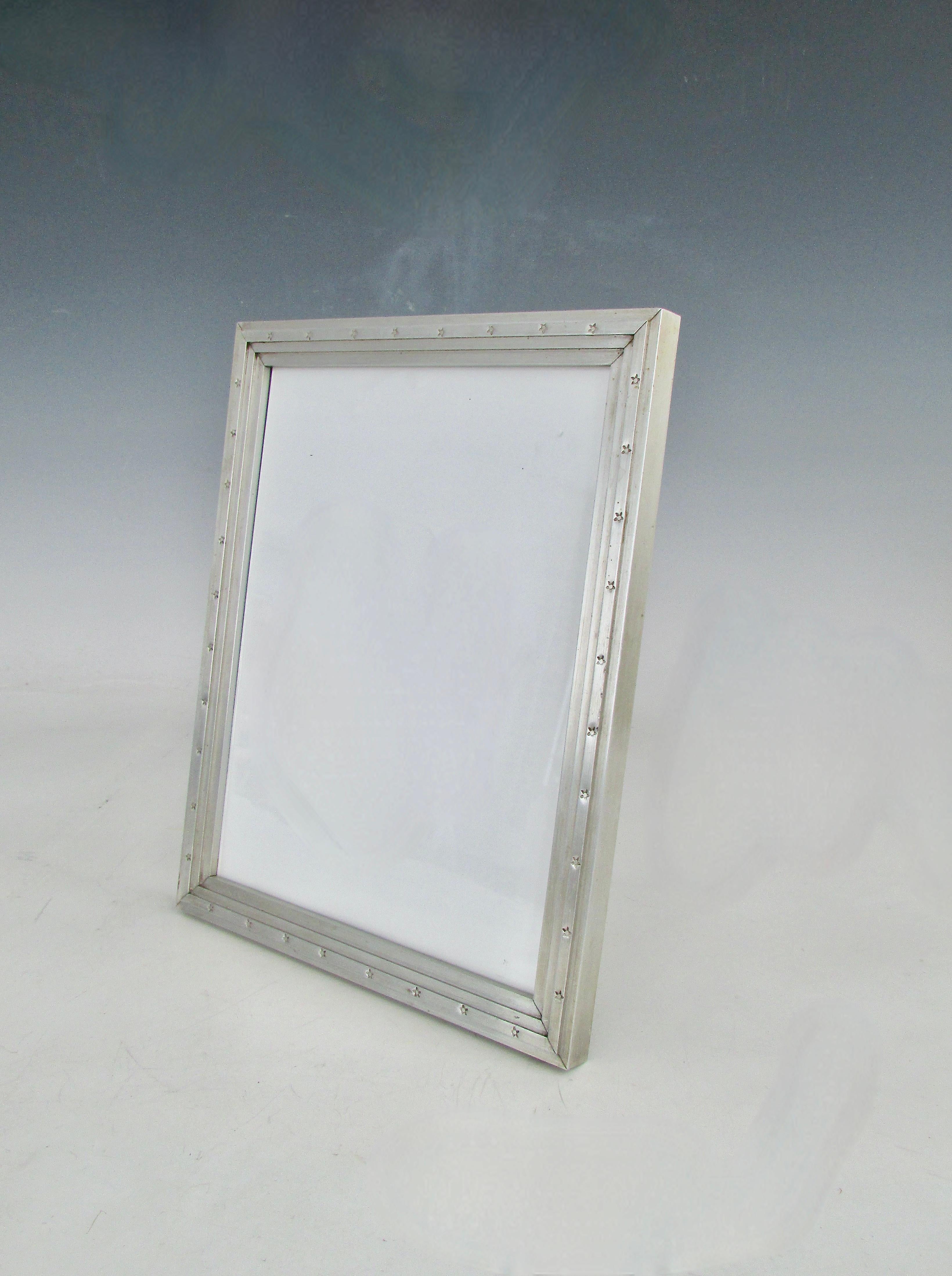 Fatto a mano Palmer Smith Art Deco Era Machine Age 8 x 10 Desk Top Cornice in Alluminio in vendita