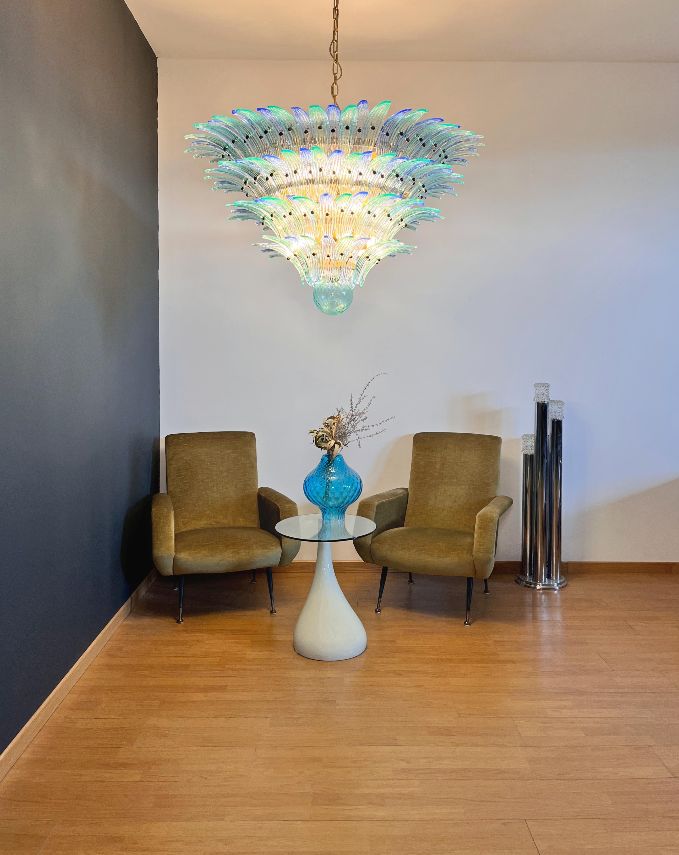 Palmette Deckenleuchte - vier Ebenen, 160 blaue und türkise Gläser im Angebot 4