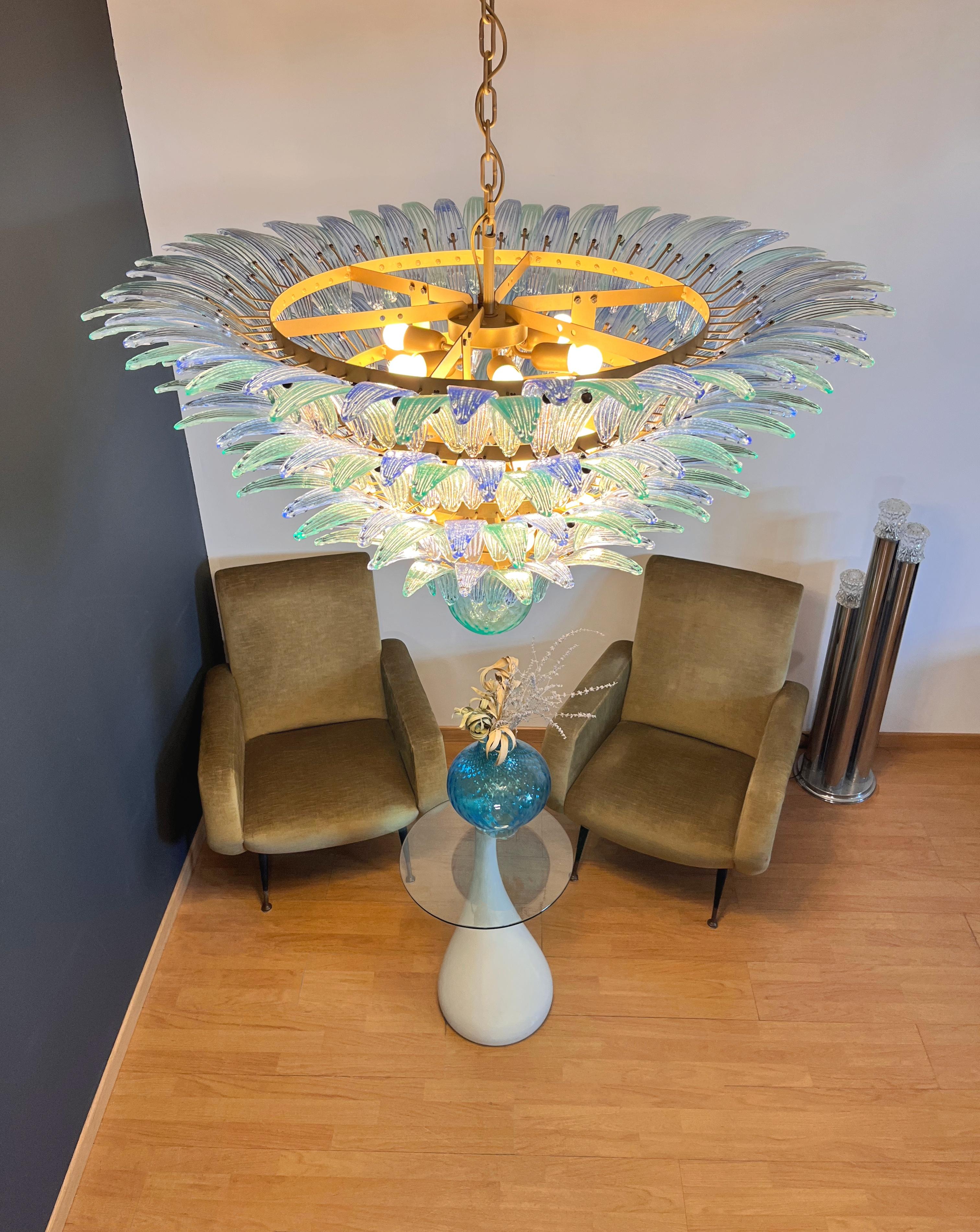 Palmette Deckenleuchte - vier Ebenen, 160 blaue und türkise Gläser im Angebot 6