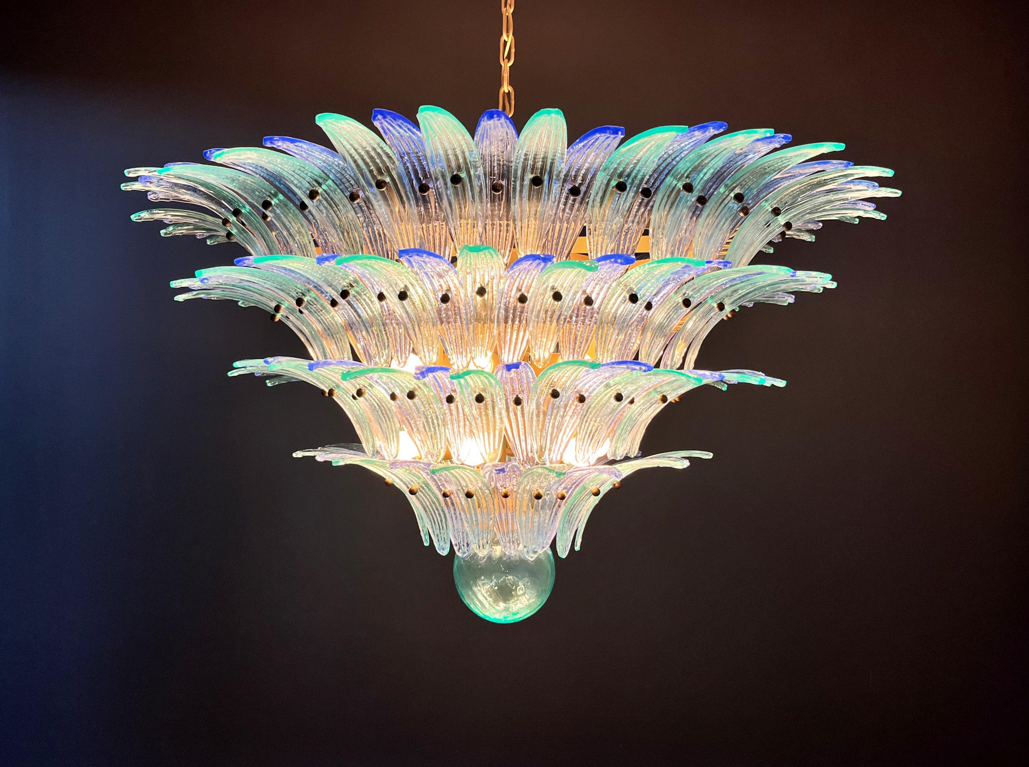 Palmette Deckenleuchte - vier Ebenen, 160 blaue und türkise Gläser im Angebot 7