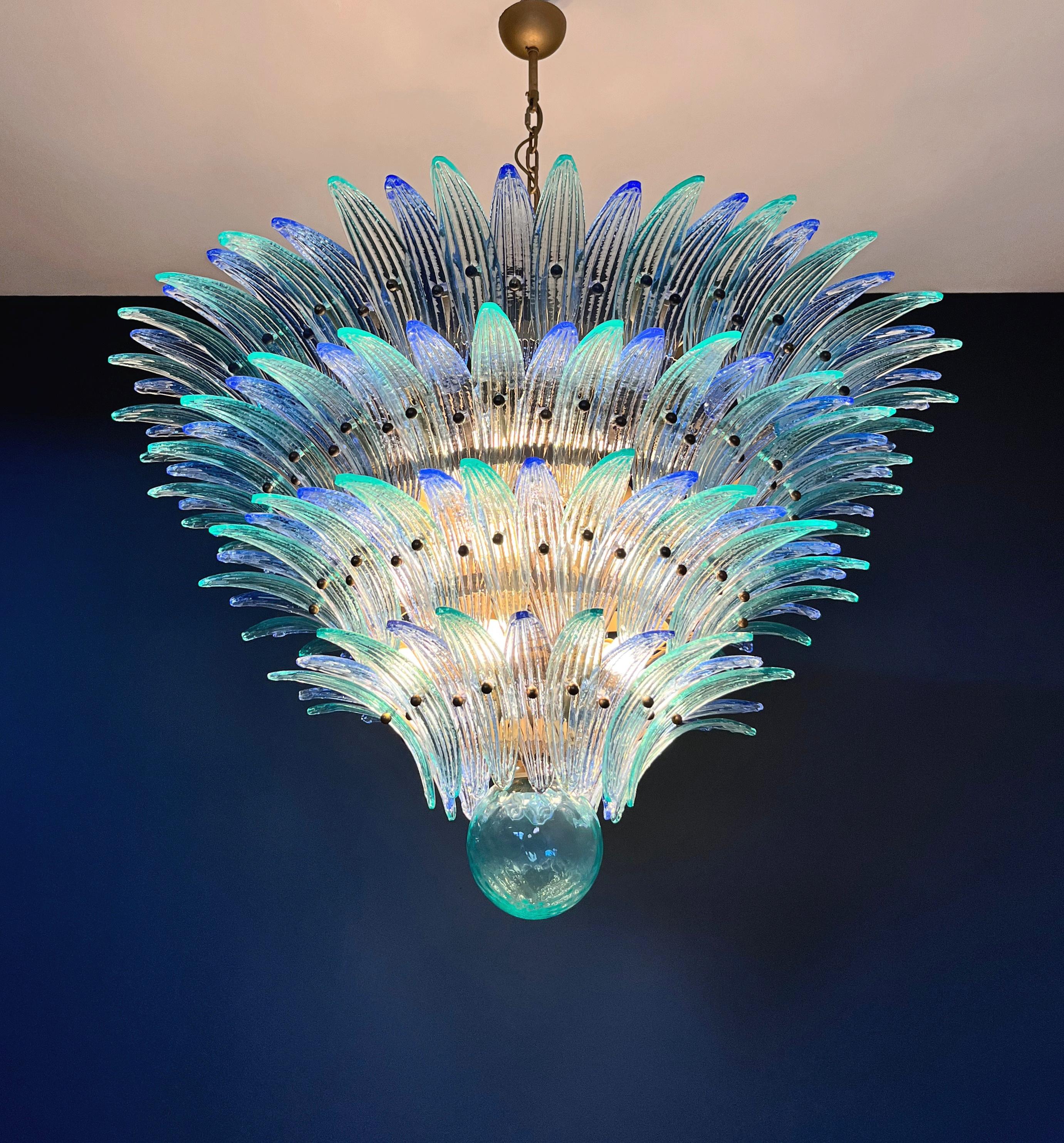 Palmette Deckenleuchte - vier Ebenen, 160 blaue und türkise Gläser im Angebot 9