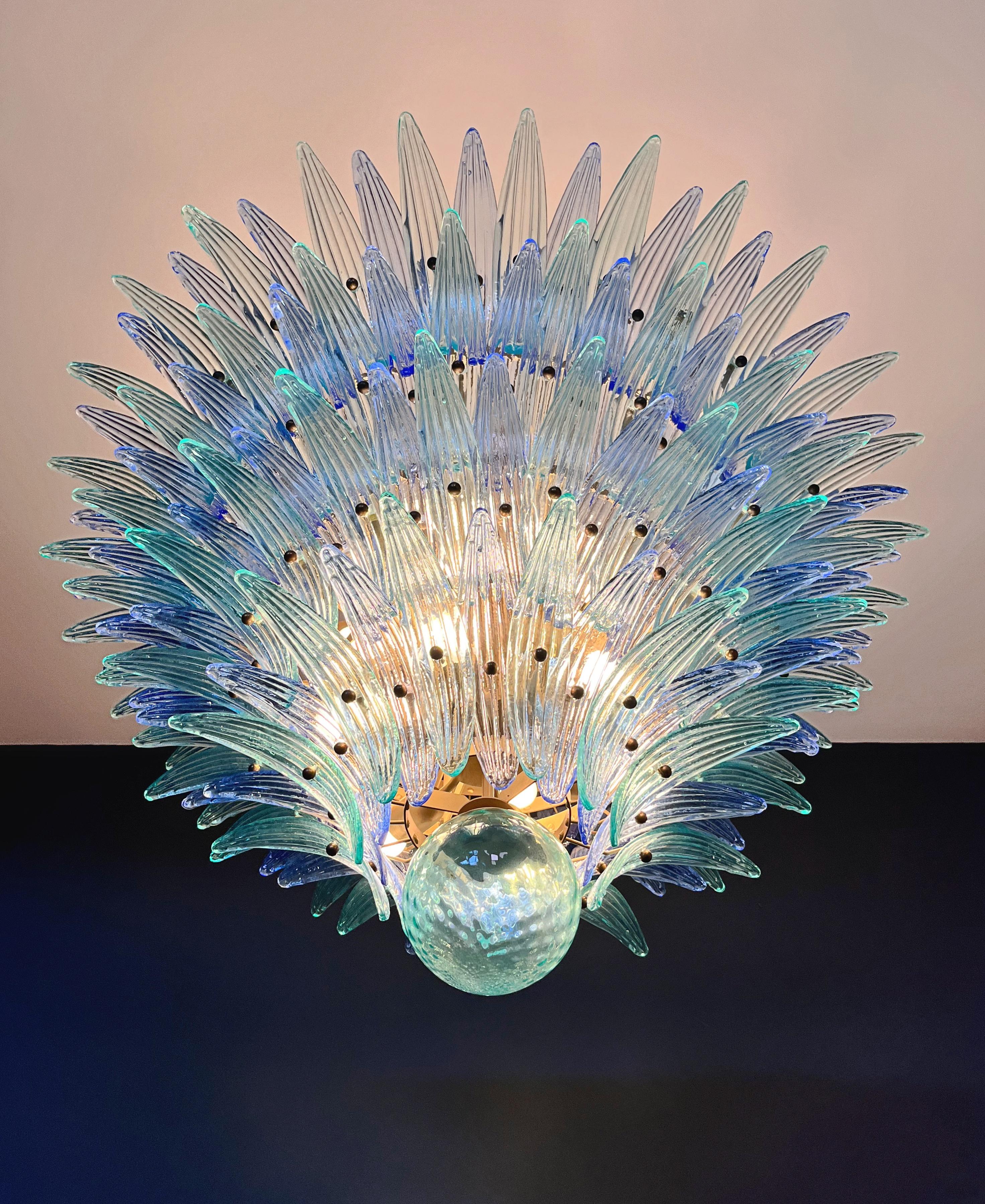 Palmette Deckenleuchte - vier Ebenen, 160 blaue und türkise Gläser im Angebot 11