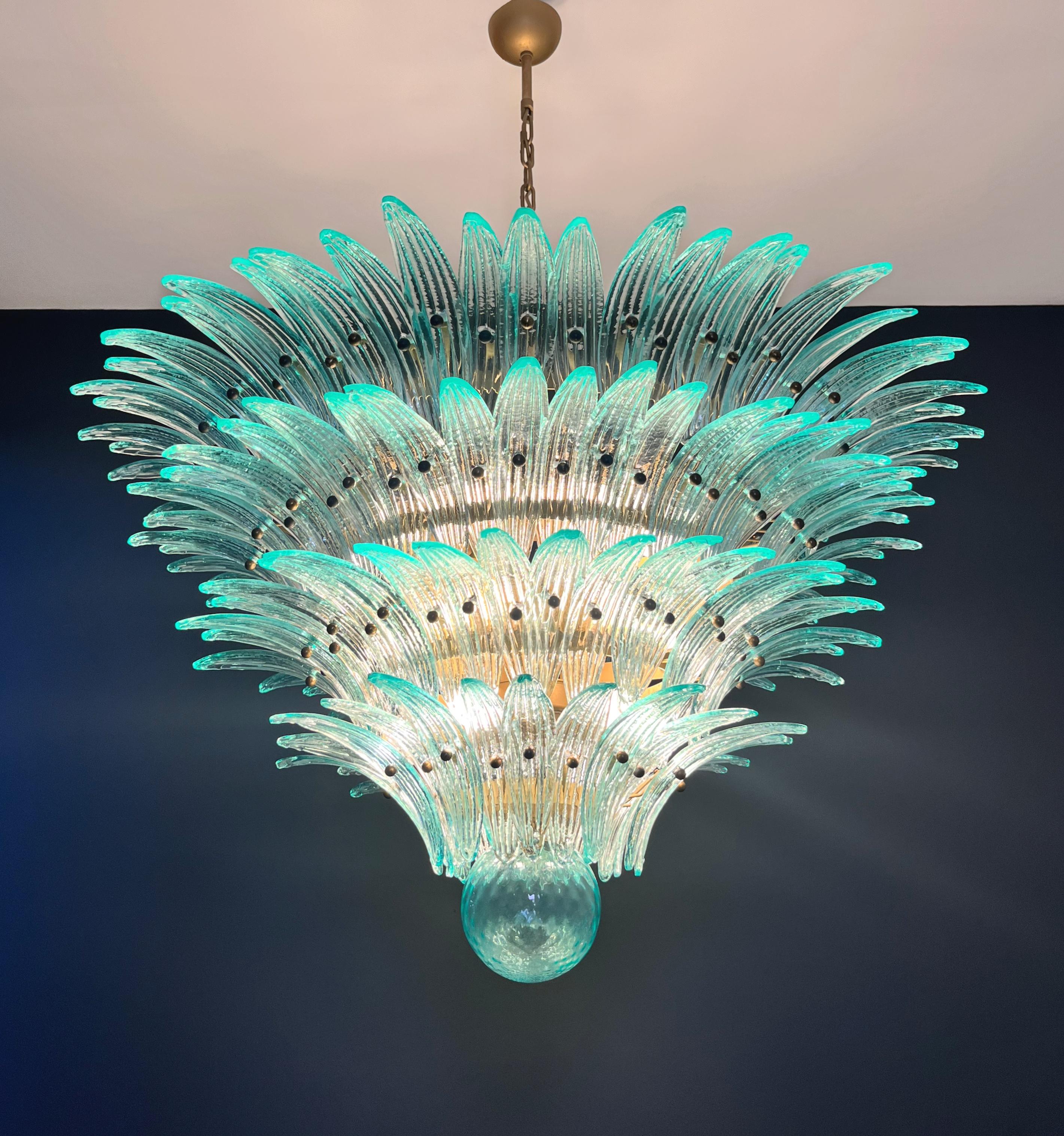 Lámpara de techo Palmette - cuatro niveles, 160 cristales turquesa en venta 4