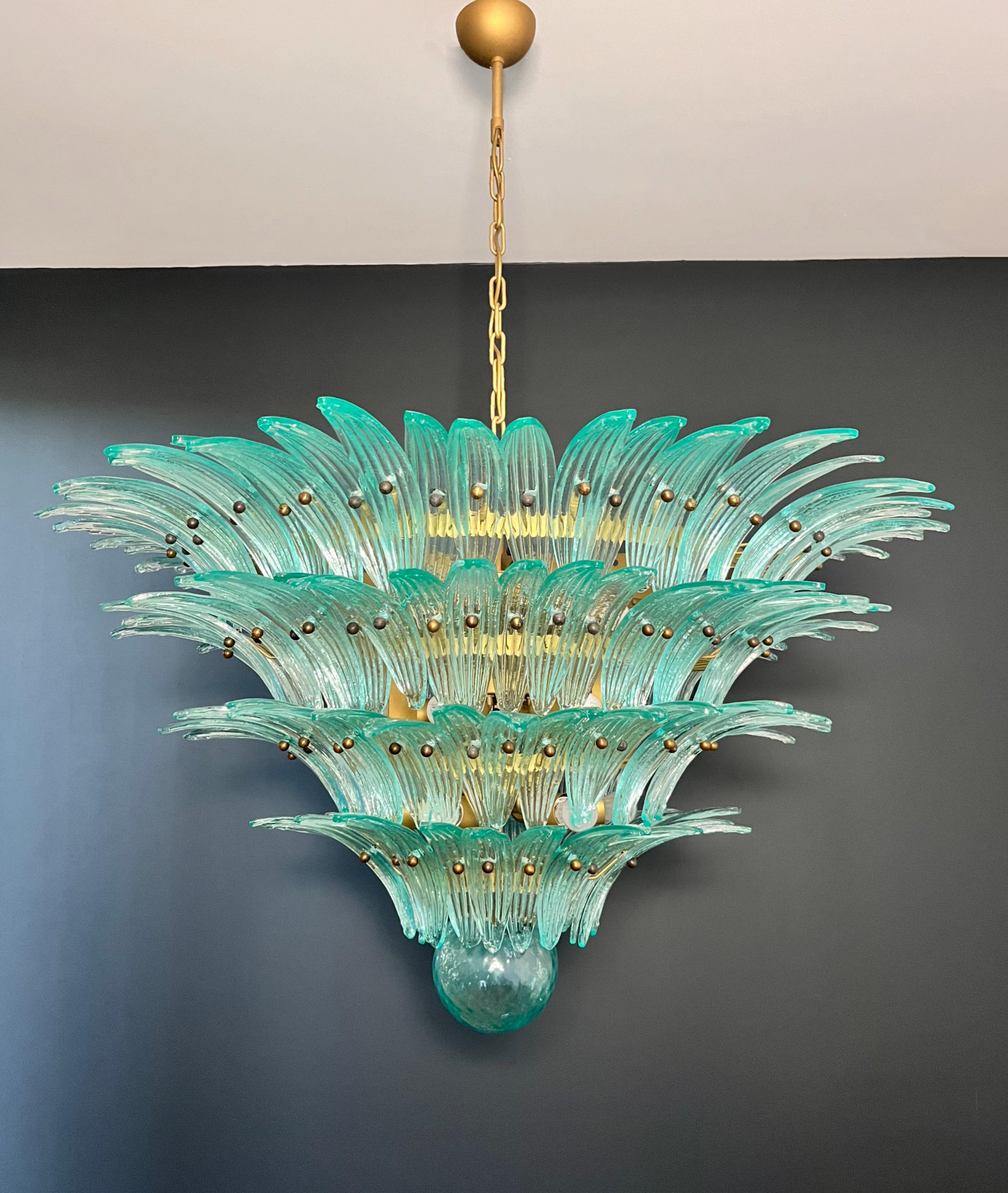 Lámpara de techo Palmette - cuatro niveles, 160 cristales turquesa Moderno de mediados de siglo en venta