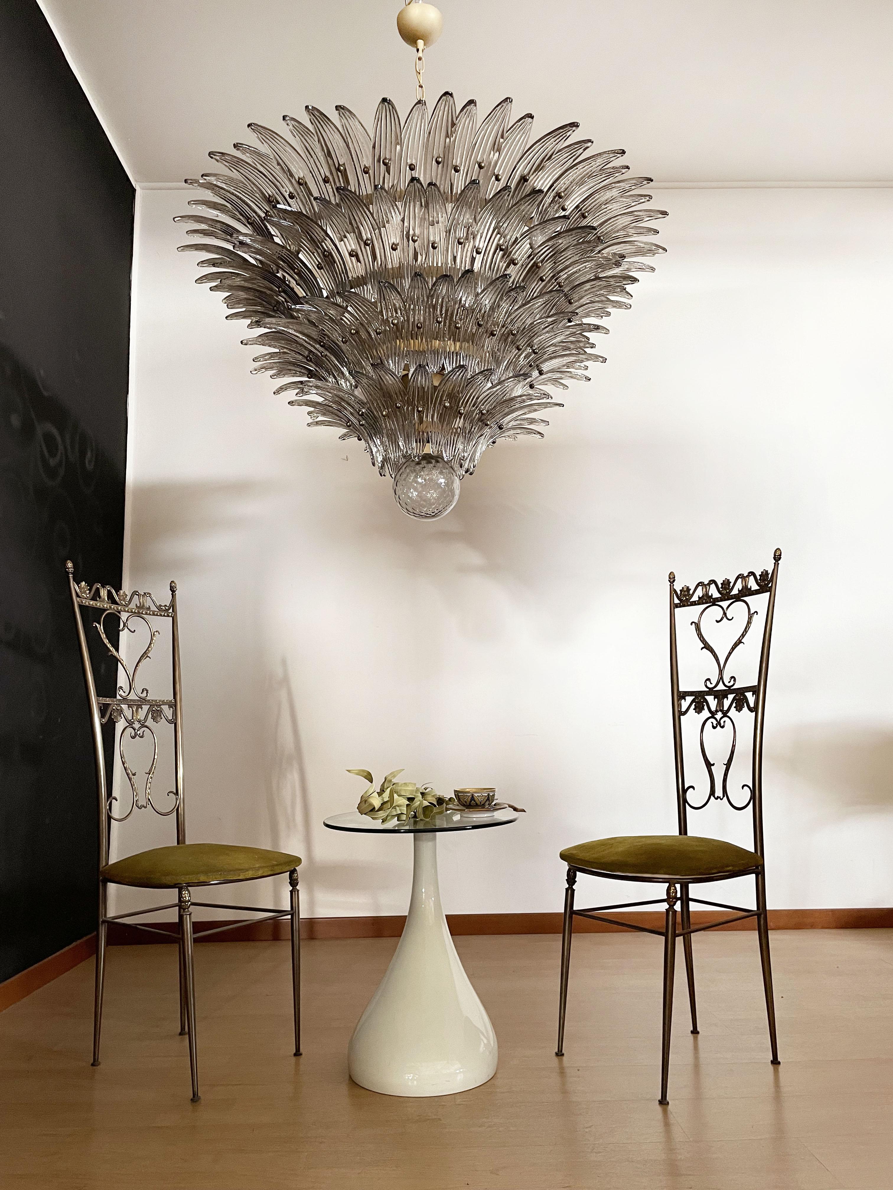 Palmette ceiling light made by 163 Murano smoked glasses in a gold metal frame. Murano blown glass in a traditional way. Structure in gold colored metal.
Period: 1980's
Dimensions: 55,10 inches (140cm) height with chain; 31,50 inches (80 cm) height