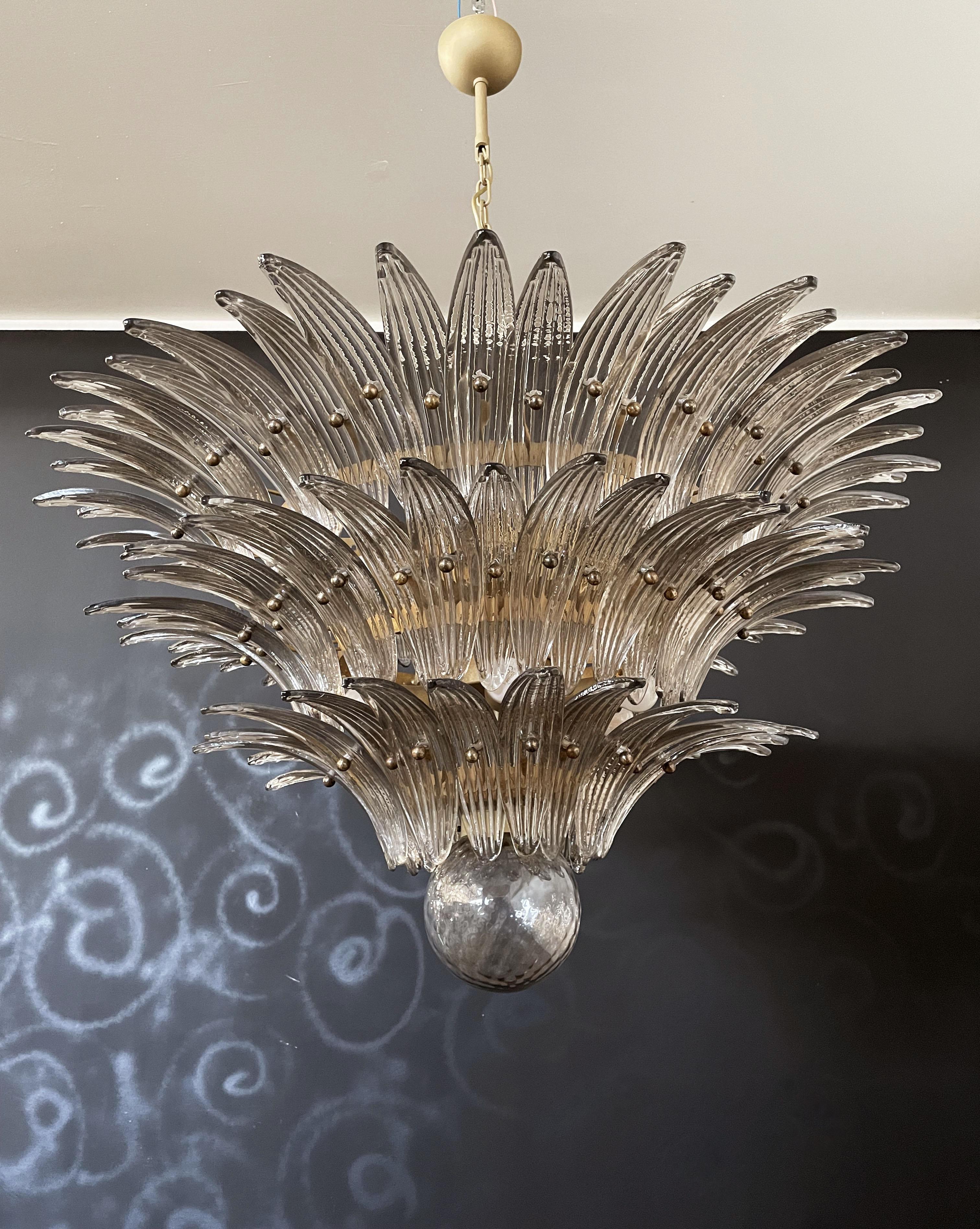 Palmette ceiling light made by 104 Murano smoked glasses in a gold metal frame. Murano blown glass in a traditional way. Structure in gold colored metal.
Period: 1980's
Dimensions: 47,25 inches (120 cm) height with chain; 25,60 inches (65 cm) height