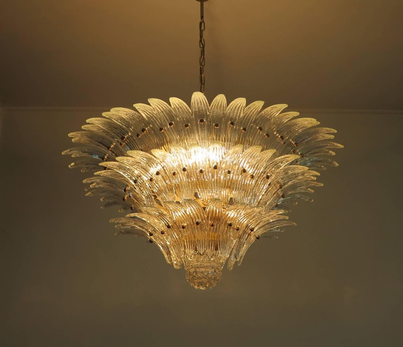 Palmette ceiling light made by 104 Murano transparent glasses in a gold metal frame. Murano blown glass in a traditional way. Structure in gold colored metal.
Period: 1980s
Dimensions: 47.25 inches (120 cm) height with chain; 25.60 inches (65 cm)