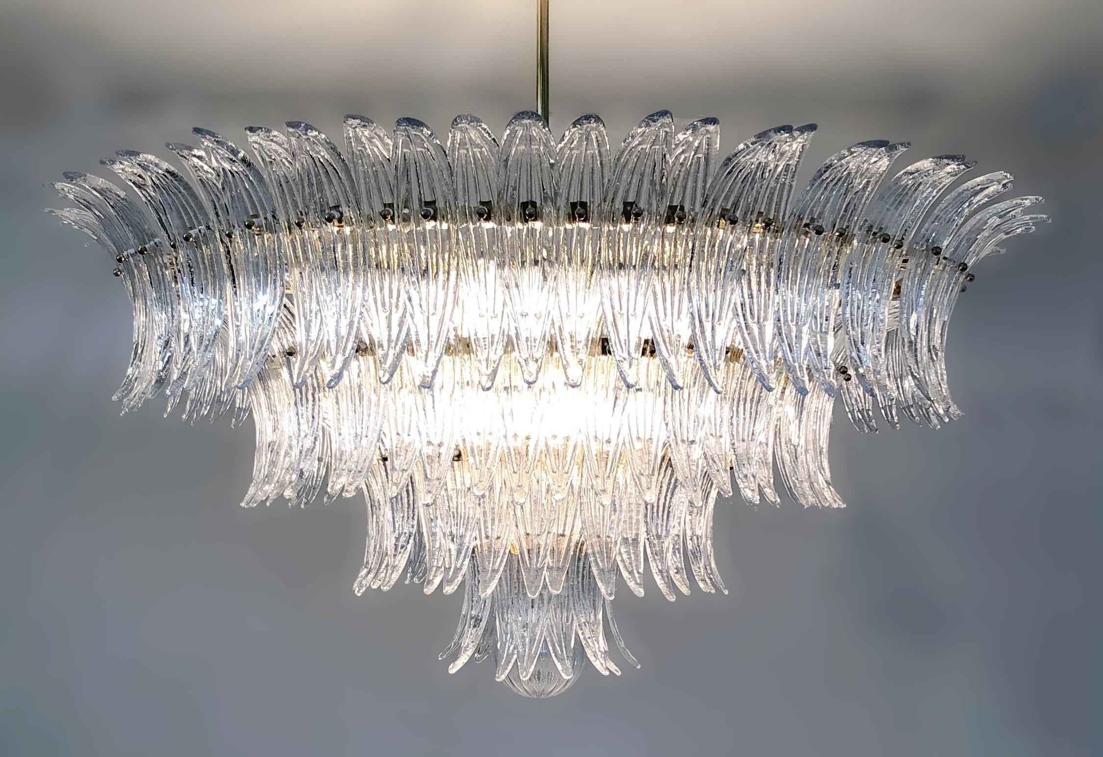 Ottone Lampadario Palmette di Fabio Ltd in vendita