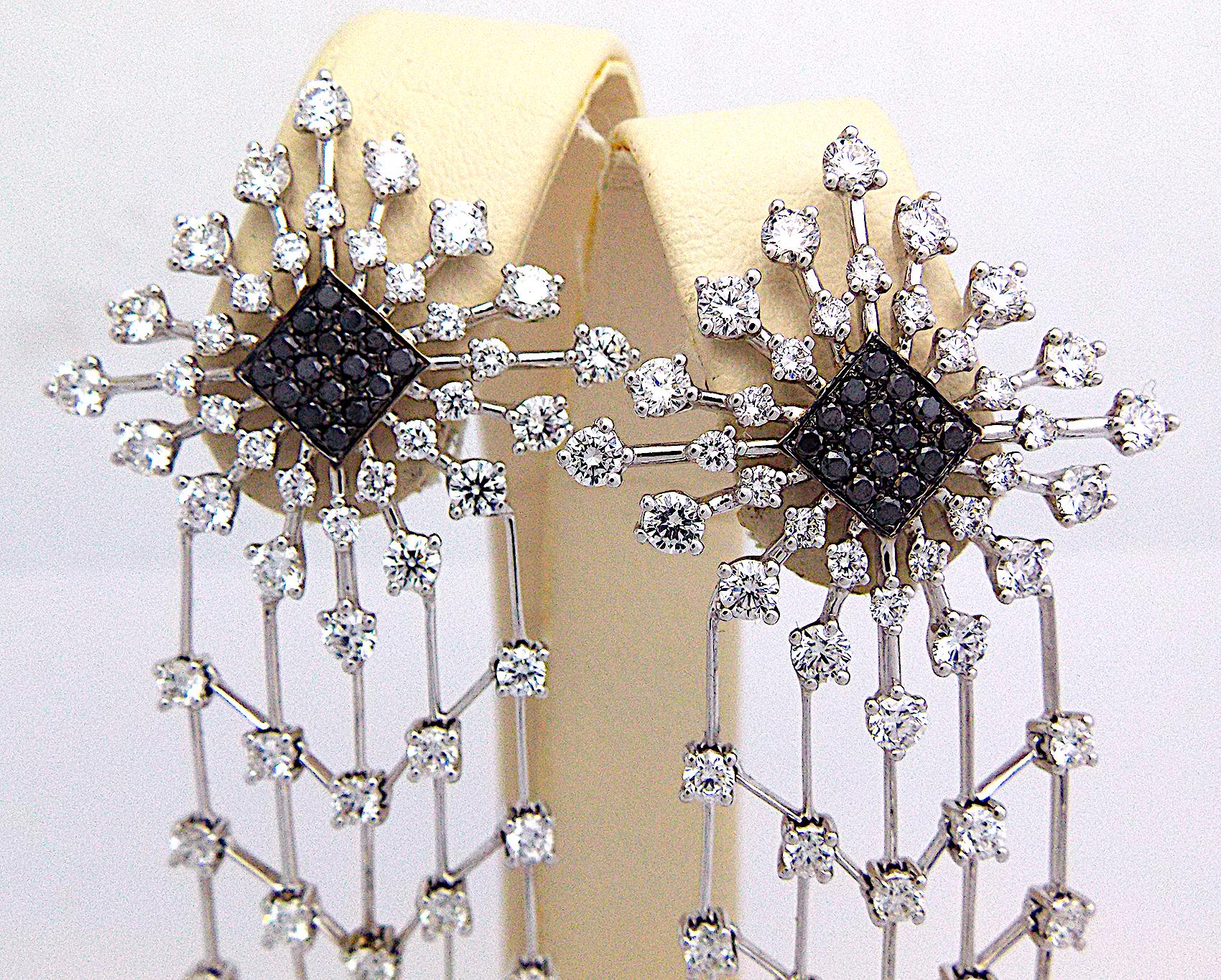 Palmiero 18K White Gold Black and White Diamond Earrings In Good Condition For Sale In New York, NY