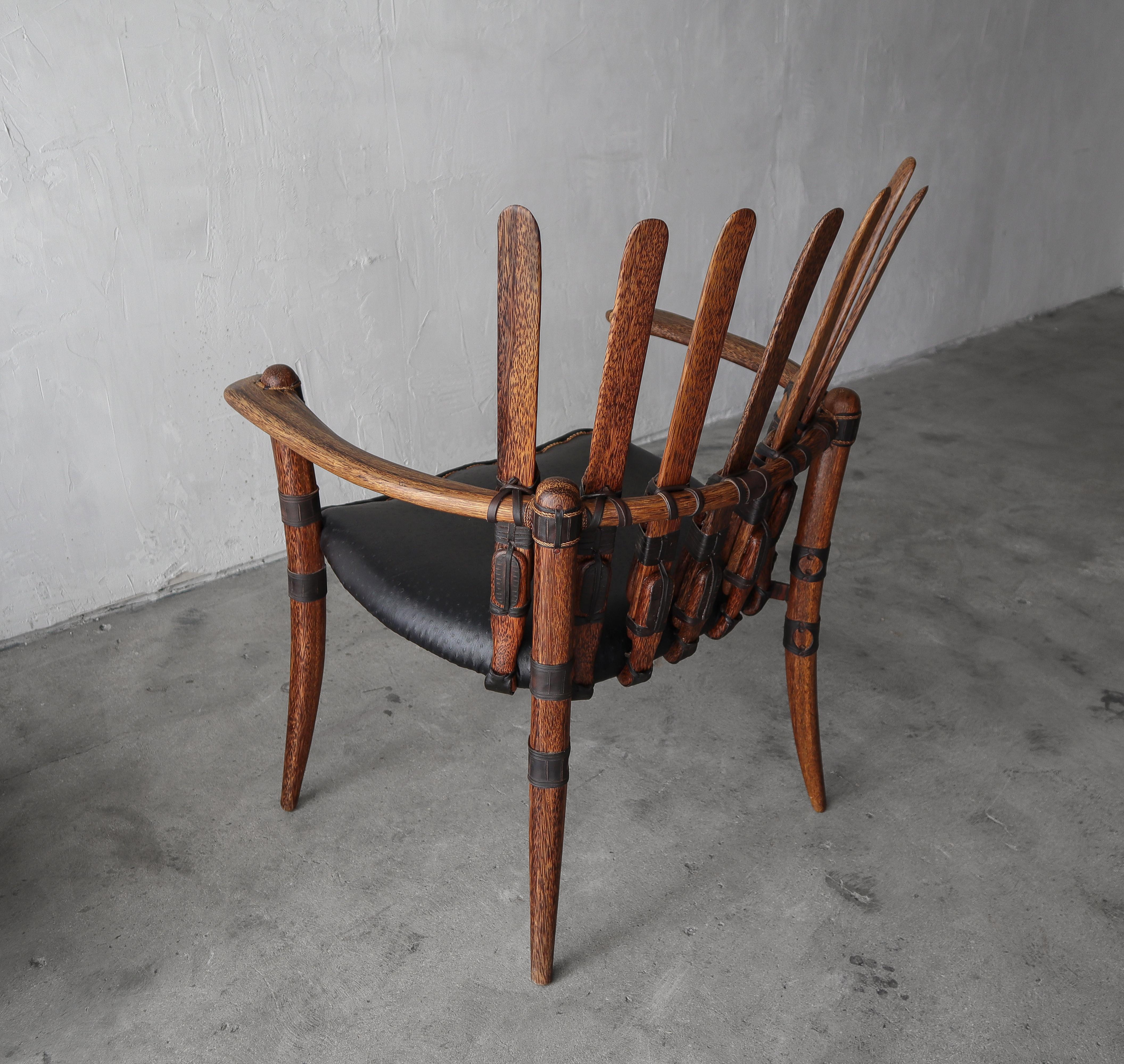 XXIe siècle et contemporain Chaise en bois de palmier et cuir par Pacific Green