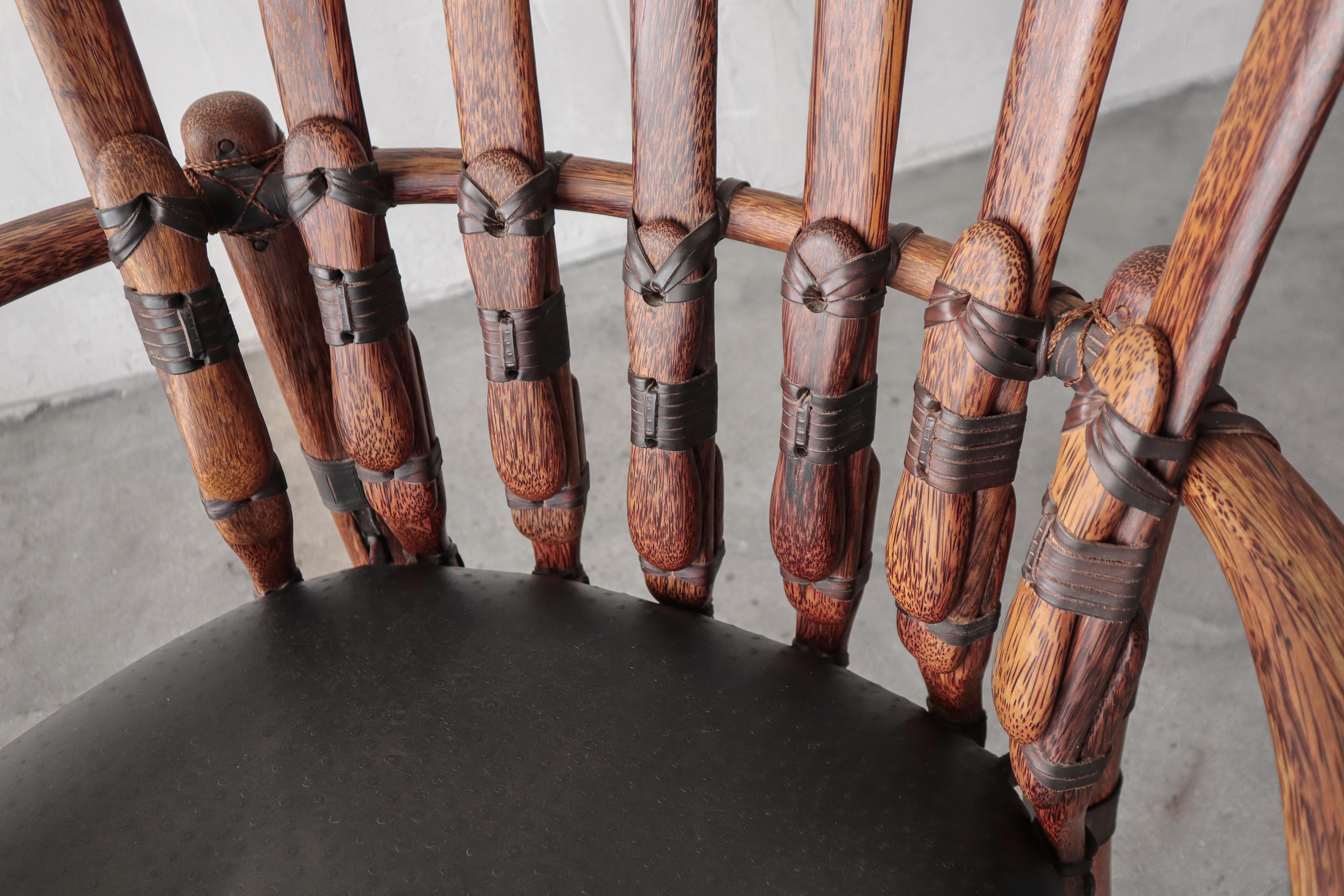 Chaise en bois de palmier et cuir par Pacific Green 1