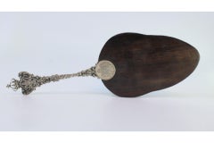 Palo Santo cake serving spatula