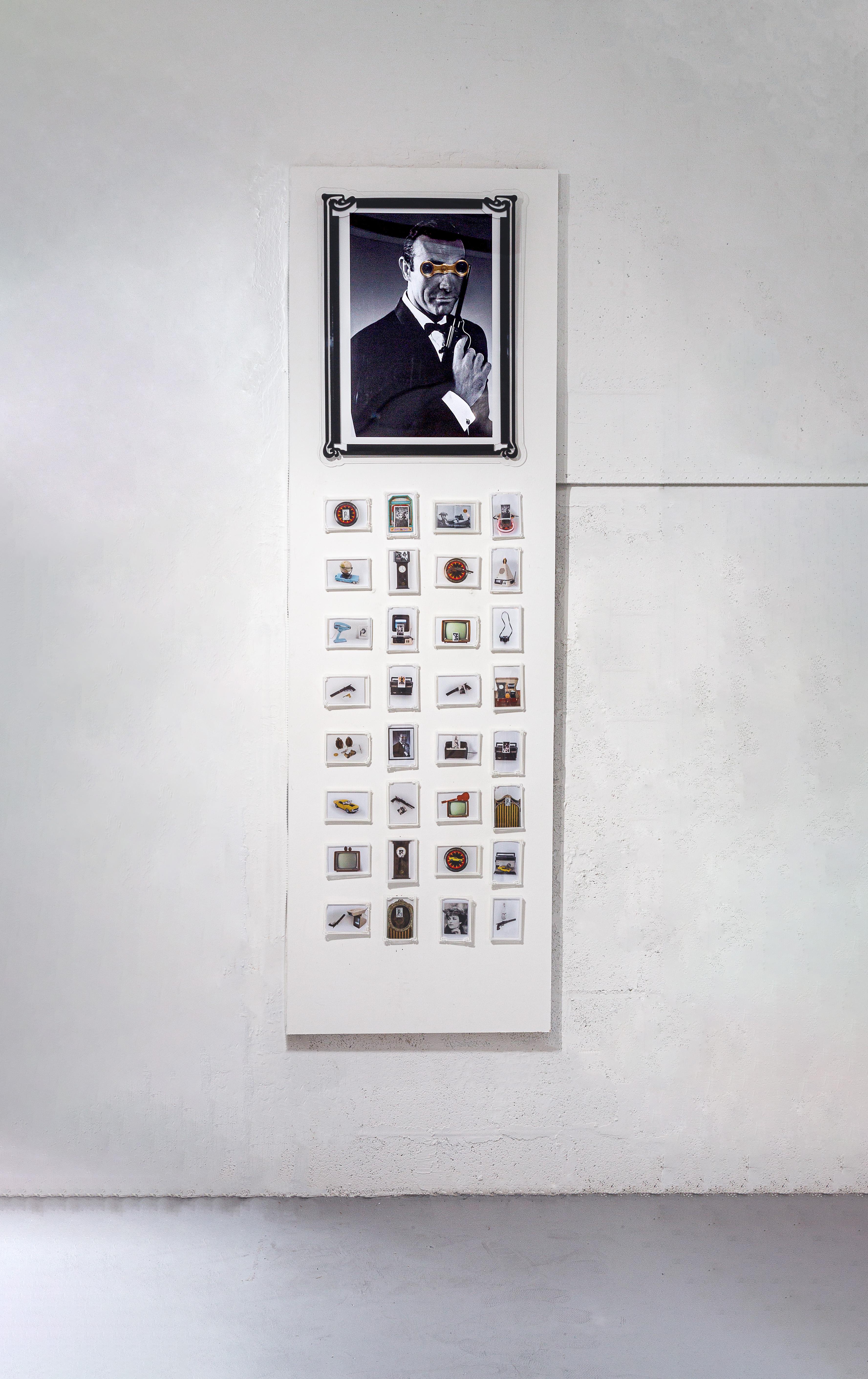 Installation de Castelloland - Noir Still-Life Photograph par Paloma Castello