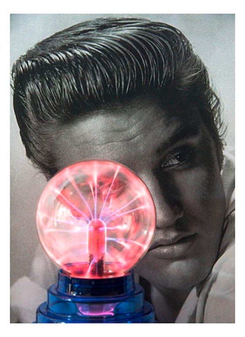 Paloma Castello Portrait Photograph – Elvis Presley, Porträt. Serie Castelloland. Digitale Collage-Farbfotografie
