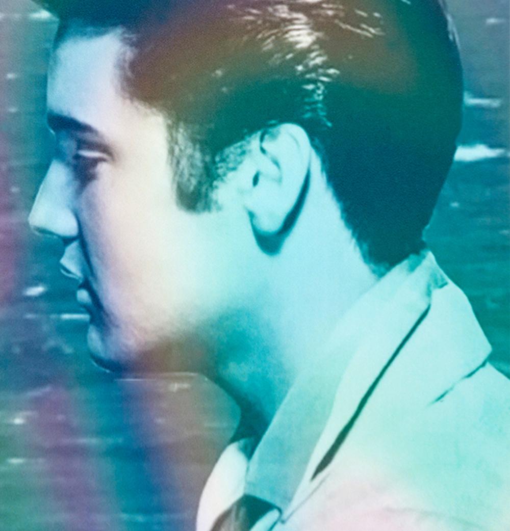 Elvis Presley,  Das Meer. Porträt. Digitale Collage-Farbfotografie (Zeitgenössisch), Photograph, von Paloma Castello