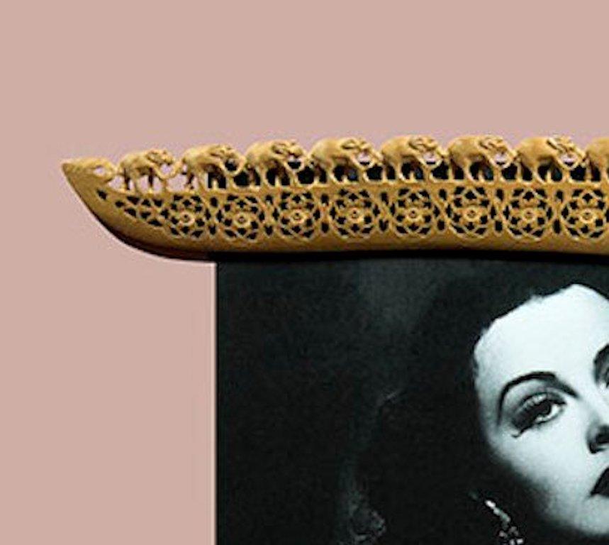 Portrait de Hedy Lamarr. La série Castelloland. Photographie numérique à collage de couleur - Beige Color Photograph par Paloma Castello