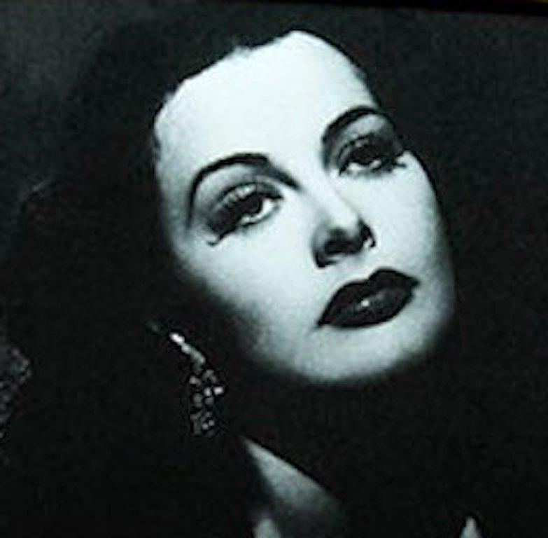 Portrait de Hedy Lamarr. La série Castelloland. Photographie numérique à collage de couleur en vente 2