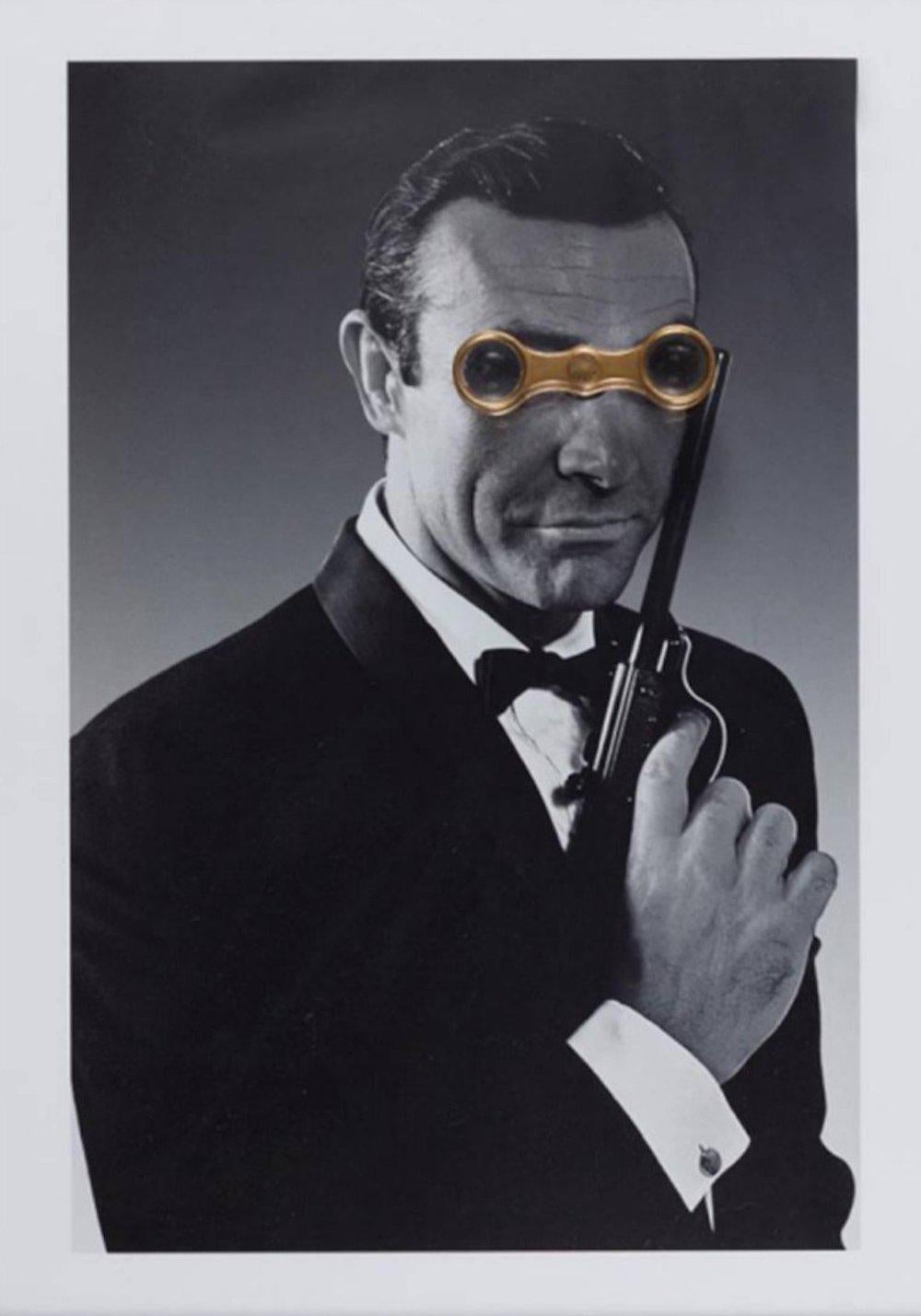 Paloma Castello Black and White Photograph – James Bond, Castelloland-Serie. Digitale Collage-Farbfotografie