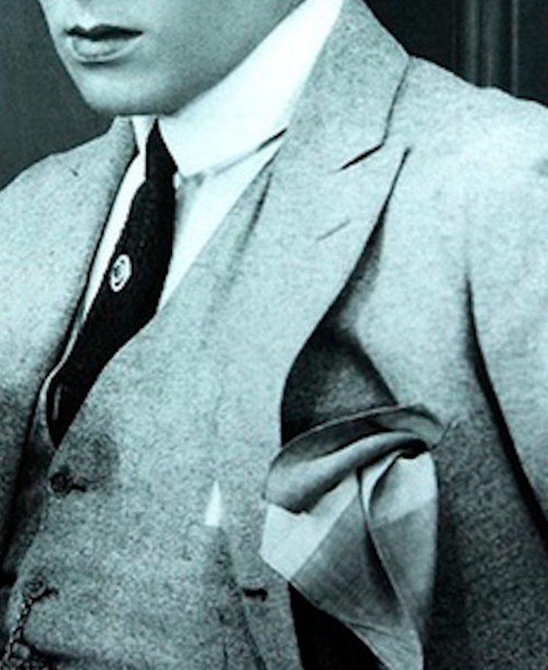 Rudolph Valentino. Porträt. Digitale Collage. Farbfotografie in limitierter Auflage (Schwarz), Portrait Photograph, von Paloma Castello