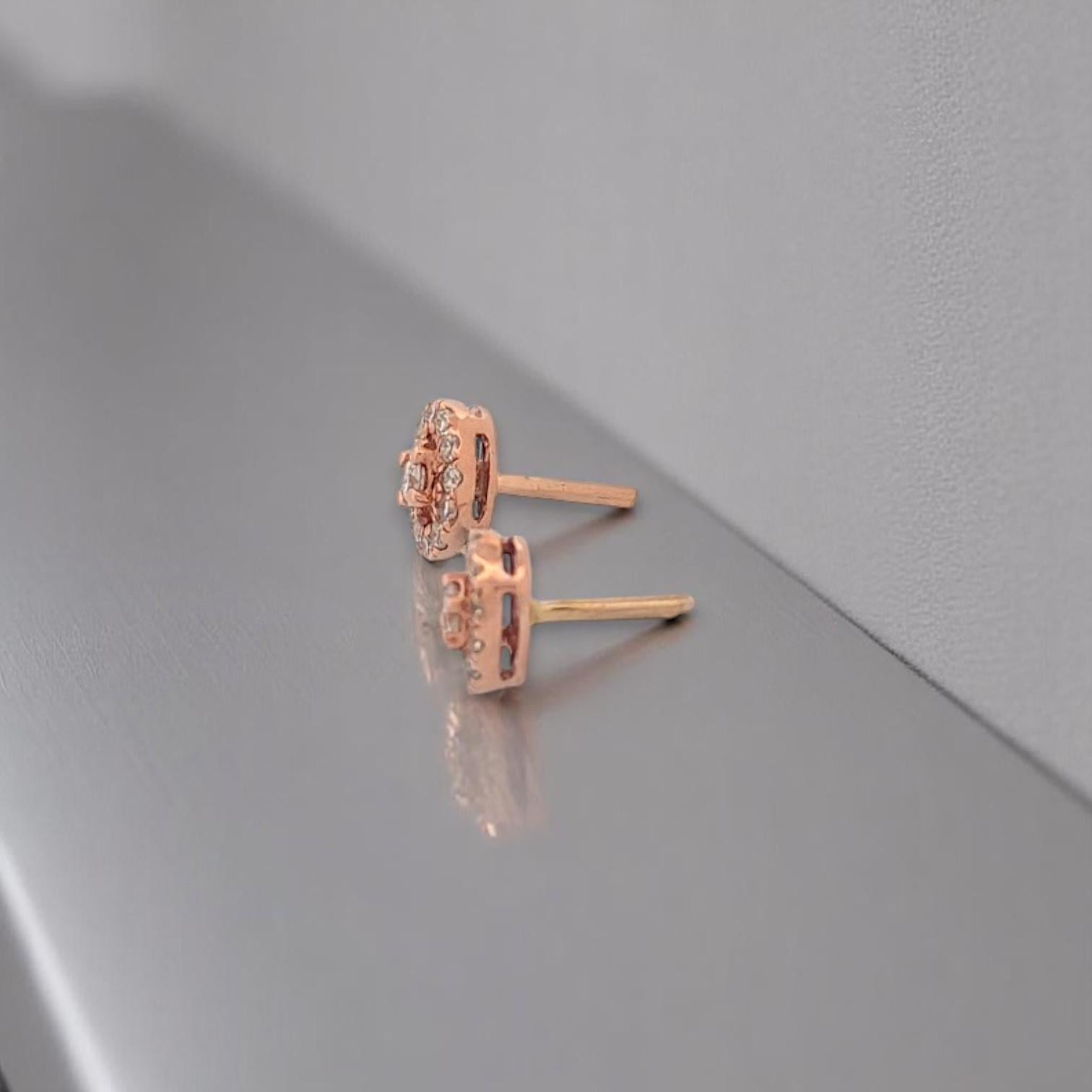Artisan Boucles d'oreilles Paloma en or rose 10 carats avec diamants ronds naturels de 0,20 carat en vente