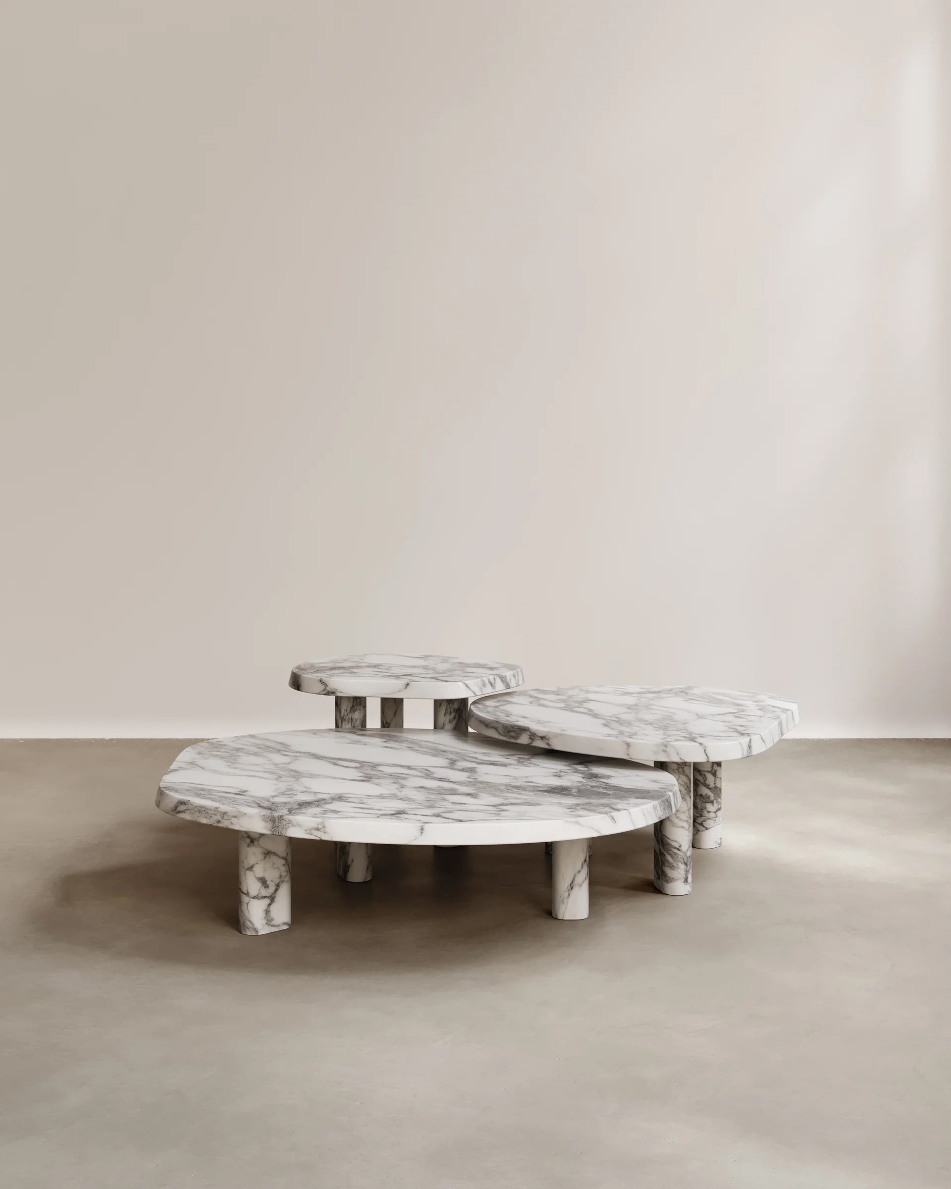 Mesa de centro Kiss de Paloma Editions Piedra caliza capuchina