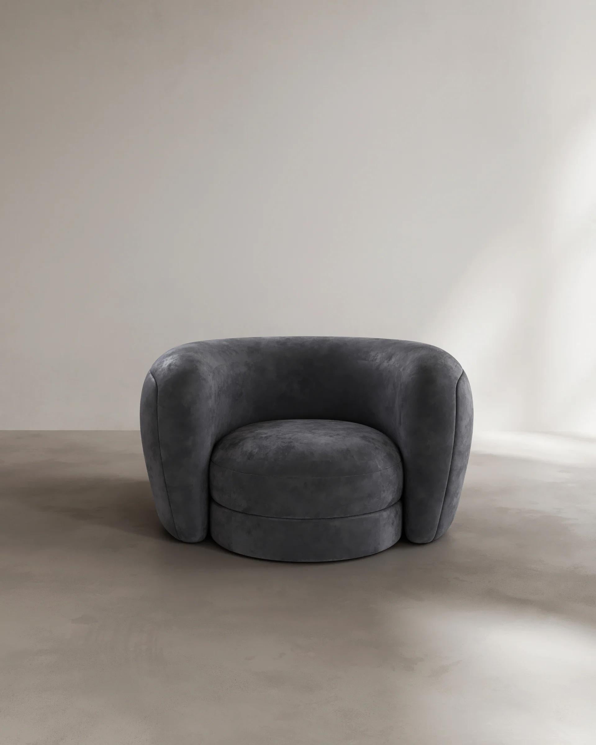 Conçu pour un repos sans hâte, le fauteuil Palace associe une vaste assise de salon à des accoudoirs surdimensionnés qui s'enroulent en une courbe continue, créant ainsi un coin abrité pour la lecture, le repos et la dolce far niente. En référence