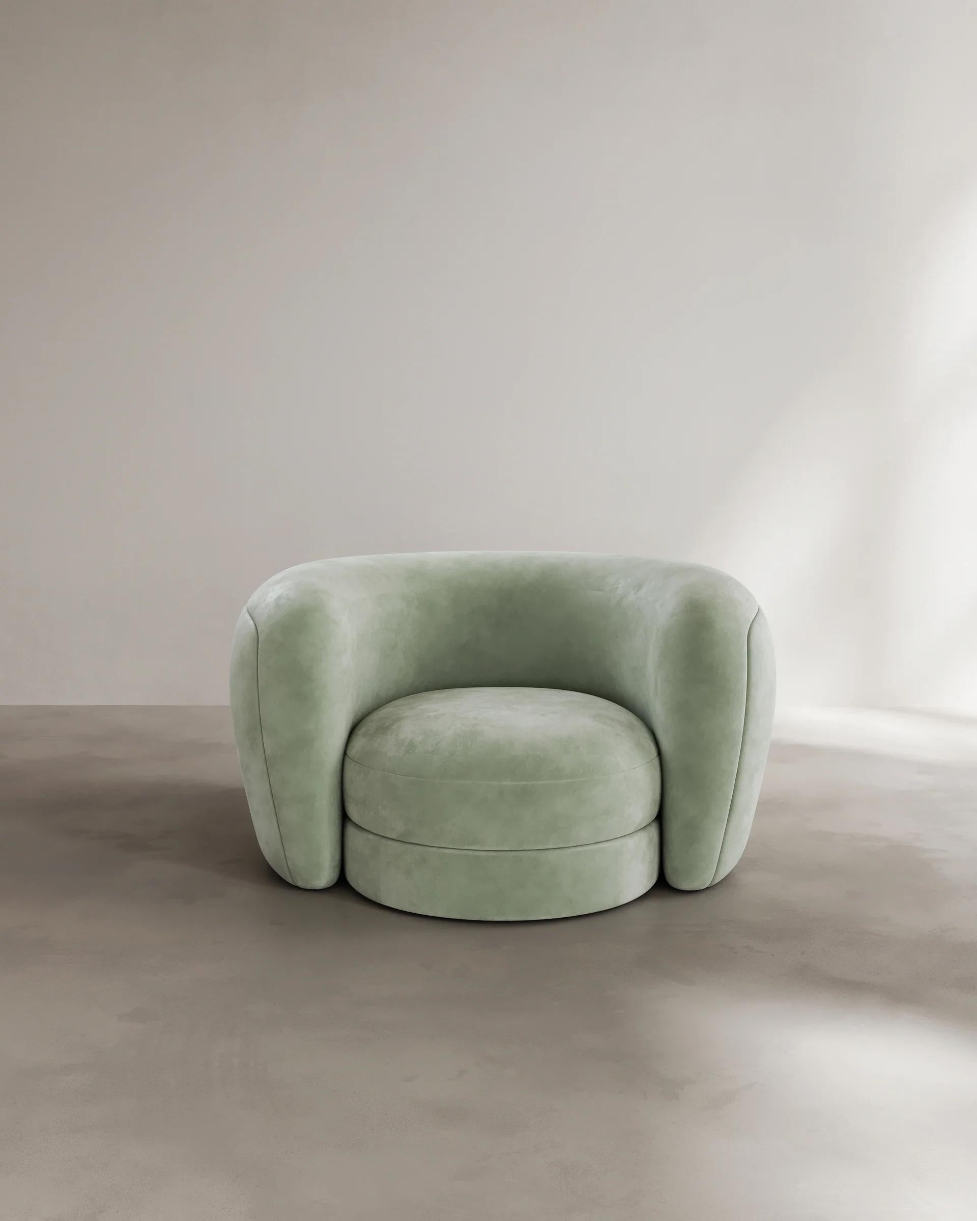 Conçu pour un repos sans hâte, le fauteuil Palace associe une vaste assise de salon à des accoudoirs surdimensionnés qui s'enroulent en une courbe continue, créant ainsi un coin abrité pour la lecture, le repos et la dolce far niente. En référence