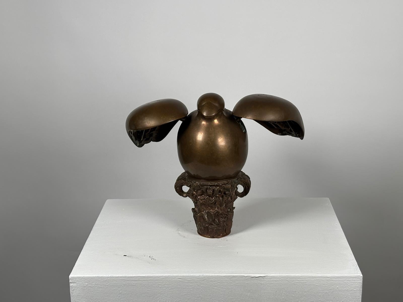 Bronze and Brass sculpture Paloma Jet designed and produced by Miguel Berracal in 1976. Limited editions of 2000 copies. Number 637. Signed under the left wing.

Biography
Miguel Ortiz Berrocal was born on 28 September at Villanueva de Algaidas, in