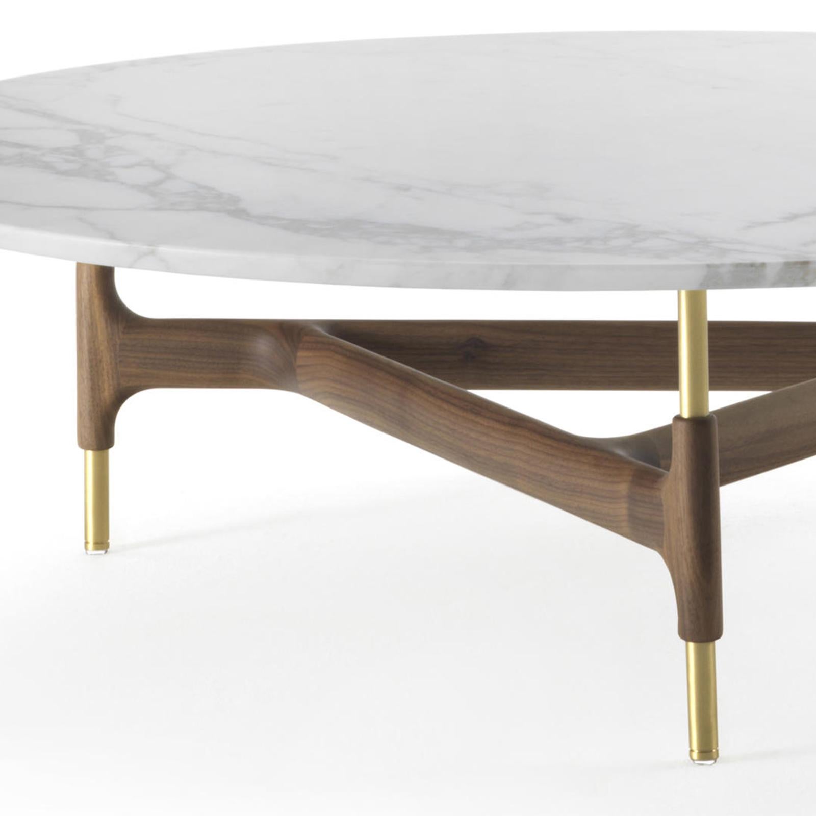 Coffee table paloma marble with hand-crafted
solid walnut base with steel feet in brass finish.
With white calacatta oro marble top.
Also available with black marble top or emperador
marble top, on request.