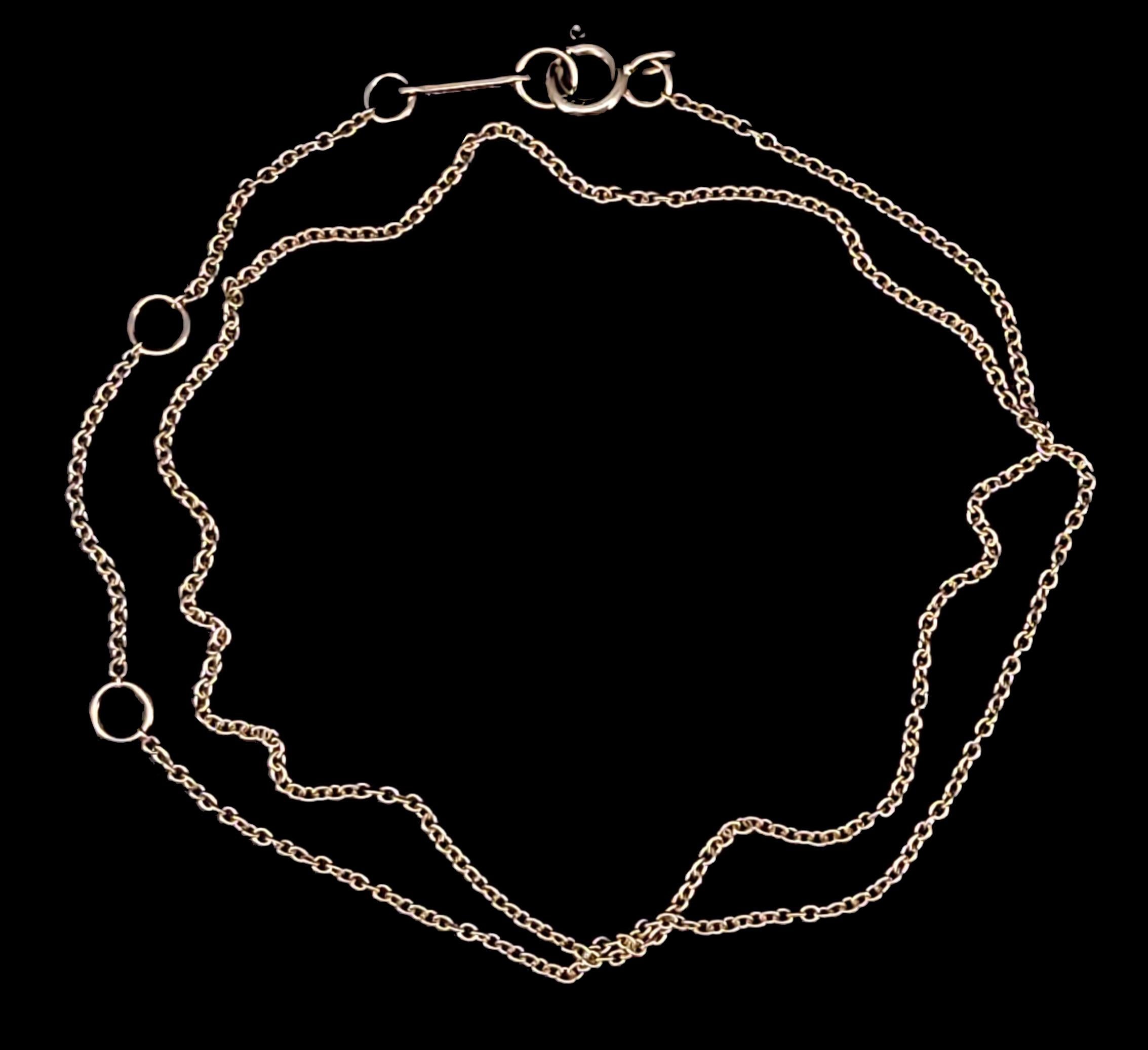 Marchio Tiffany & Paloma Picasso
Materiale Oro giallo 18 carati
Lunghezza della catena 14''
Regolabile a 12'', 13'', 14''.
Genere Uomini
Condizione Nuova
Viene fornito con una custodia Tiffany