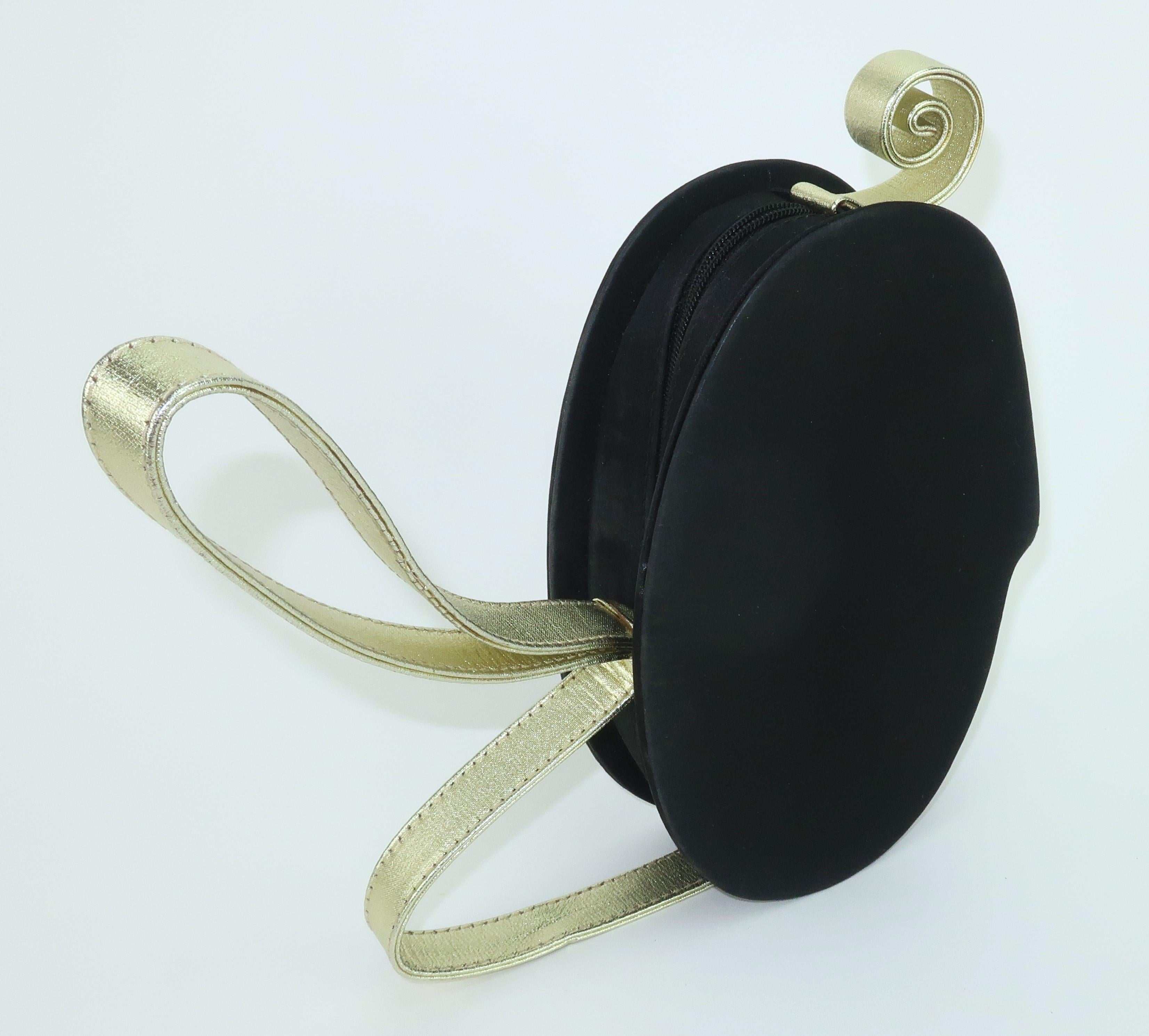 PALOMA PICASSO Bolso de noche de satén negro y dorado estilo Art Déco en venta 5
