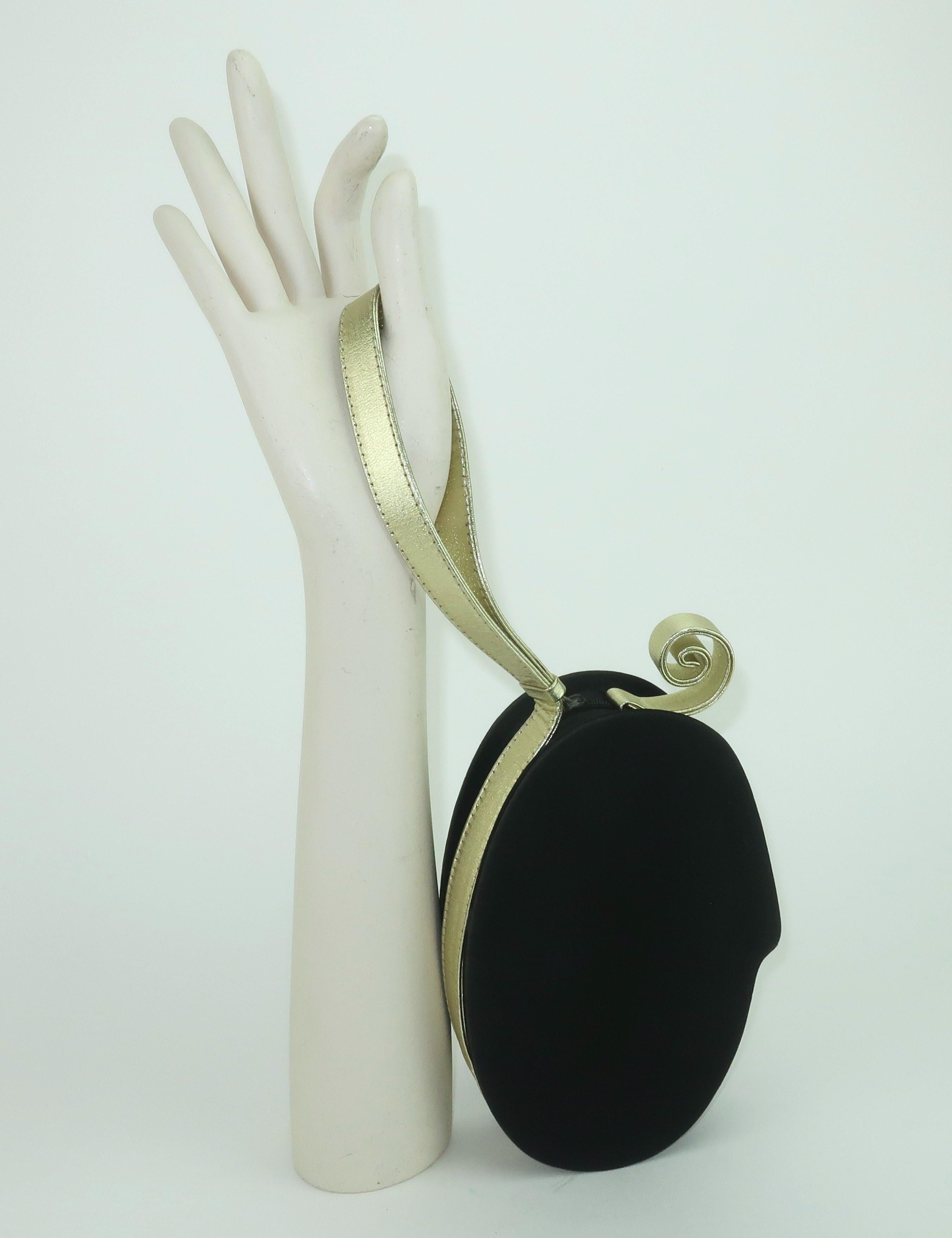 PALOMA PICASSO Bolso de noche de satén negro y dorado estilo Art Déco en venta 8