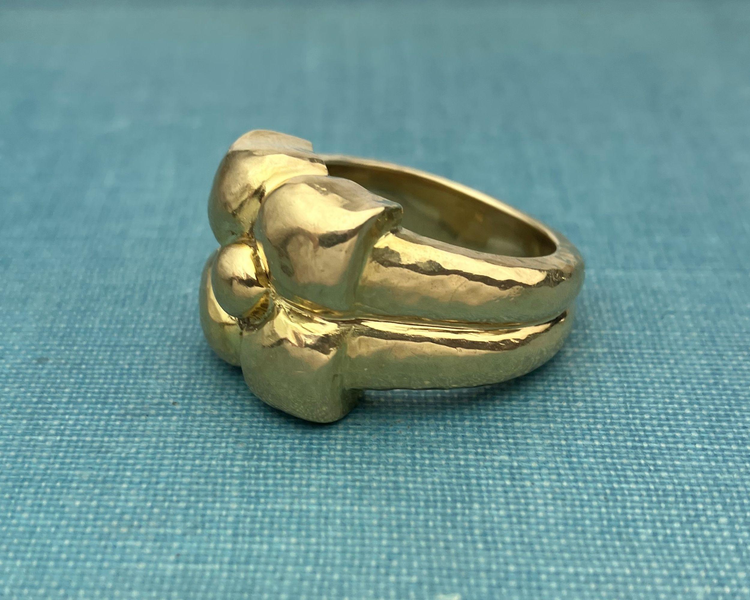 Blooming with Paloma Picasso’s unmistakable joie de vivre, the Fiori ring is sculpted in luminous 18k yellow gold and finished with a hand-hammered texture that makes each petal flicker like sunlight on a wildflower. A bold, sculptural blossom rises