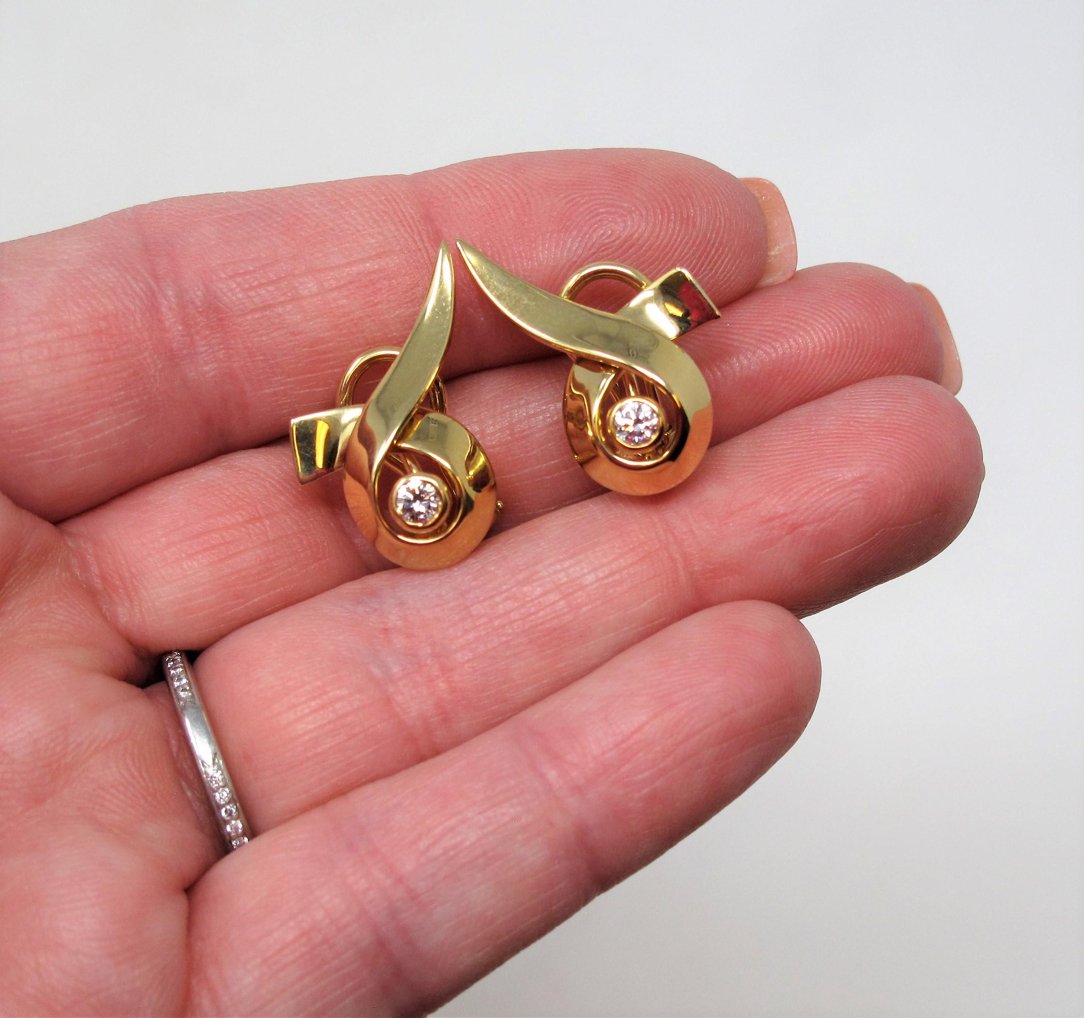 Paloma Picasso for Tiffany & Co. 18 Karat Gold Ribbon Earrings with Diamond In Good Condition For Sale In Scottsdale, AZ