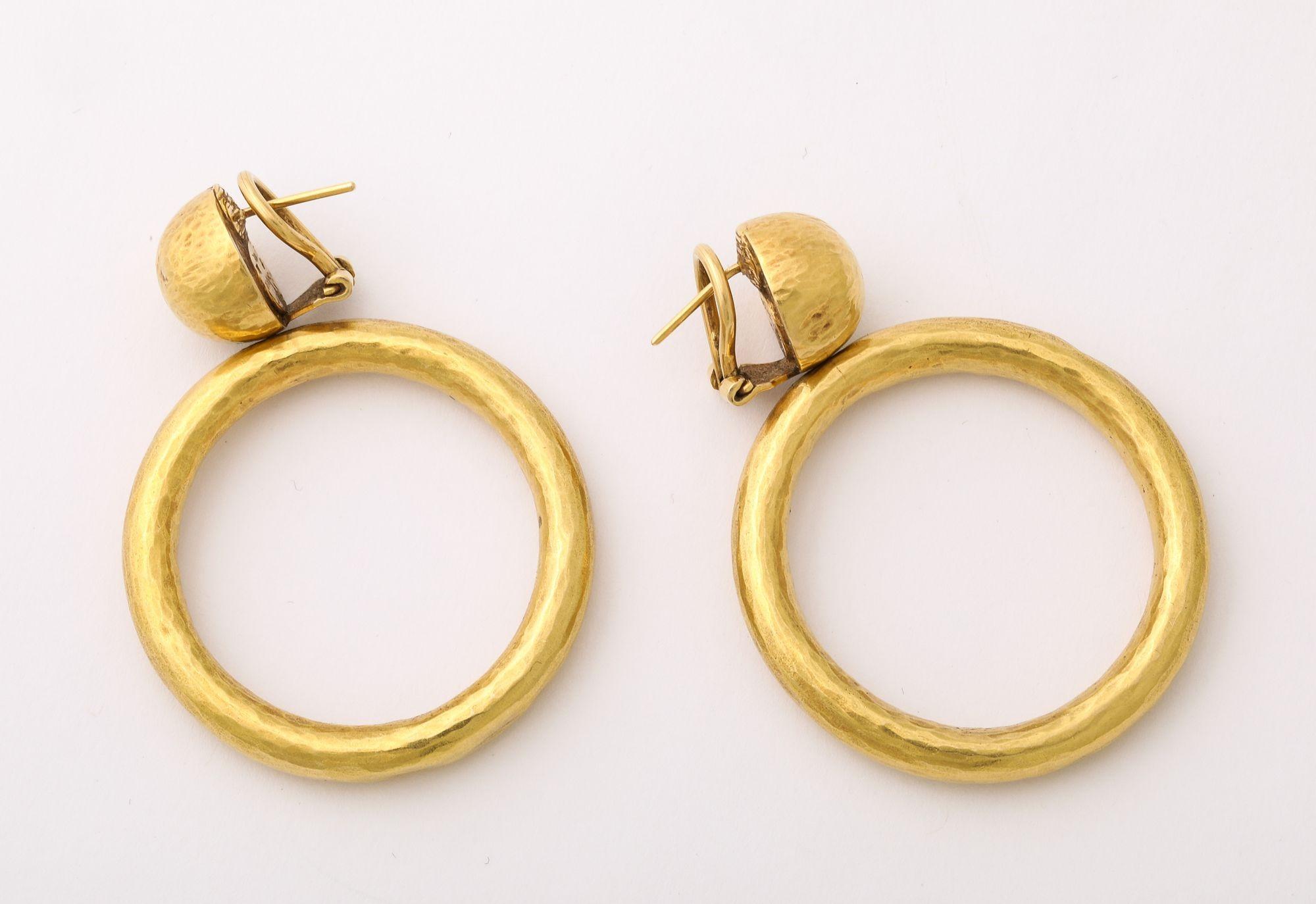Paloma Picasso for Tiffany & Co. 18K Yellow Gold Hammered Hoop Earrings For Sale 1