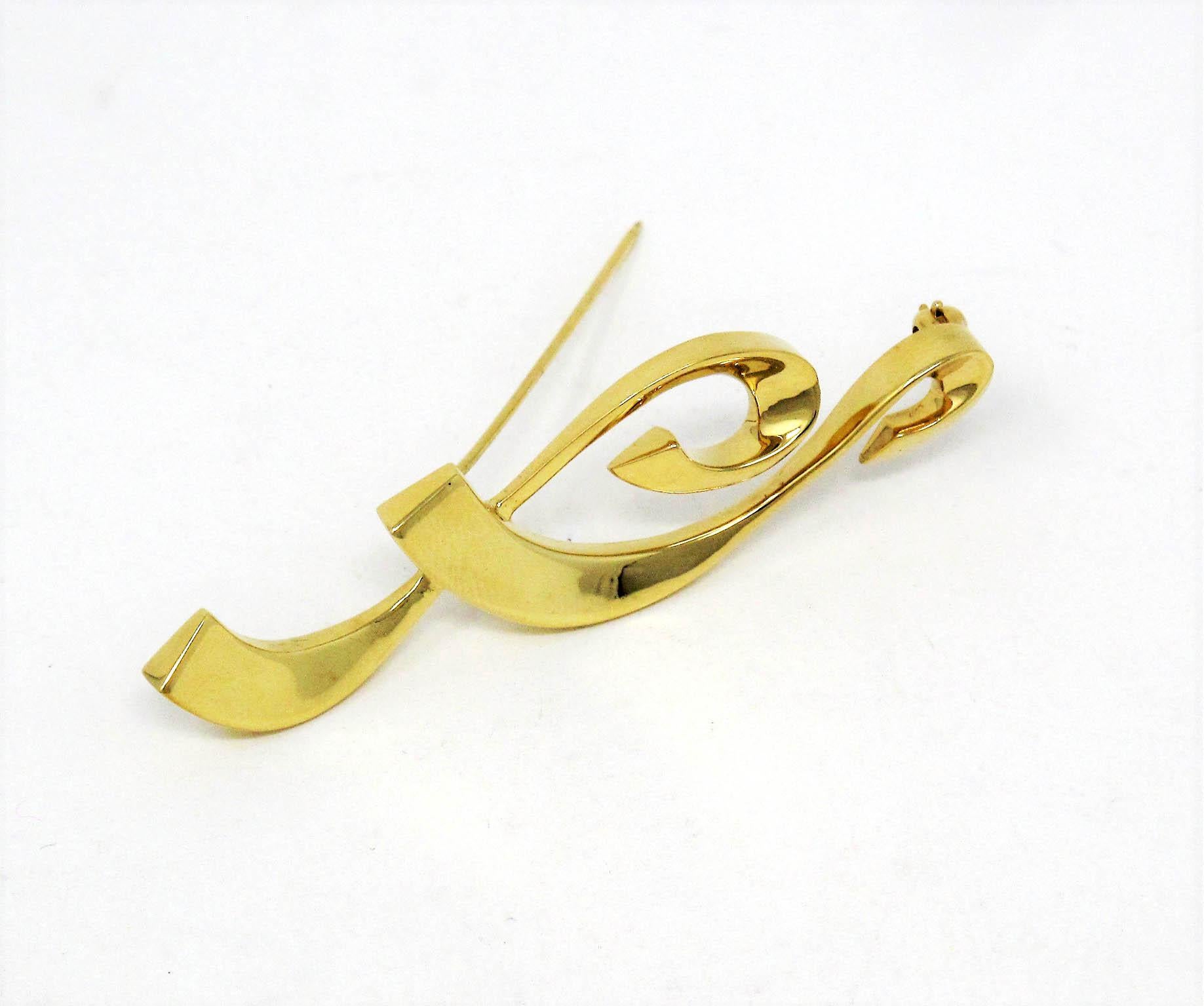 RARE, contemporary 18 karat gold ribbon brooch designed by Paloma Picasso for Tiffany & Co.. This simple yet elegant piece evokes movement and grace and is sure to elevate any item it is paired with. 

This gorgeous brooch is made of solid 18 karat