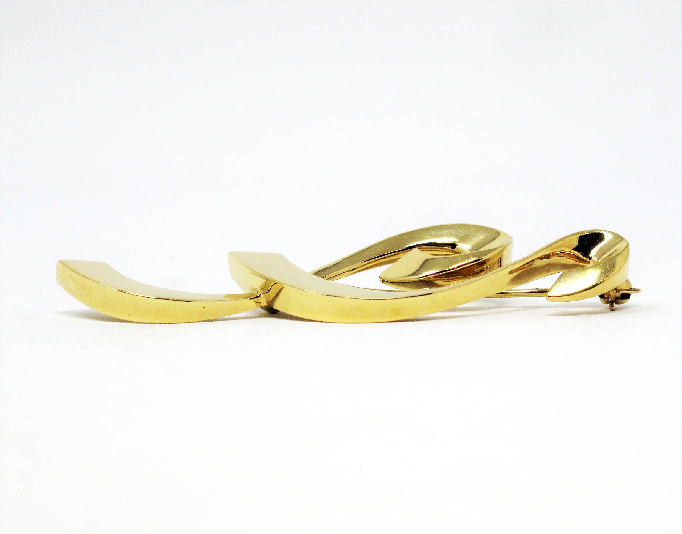 Paloma Picasso pour Tiffany & Co. Broche tourbillon en or jaune 18 carats avec 2 rubans Pour femmes en vente
