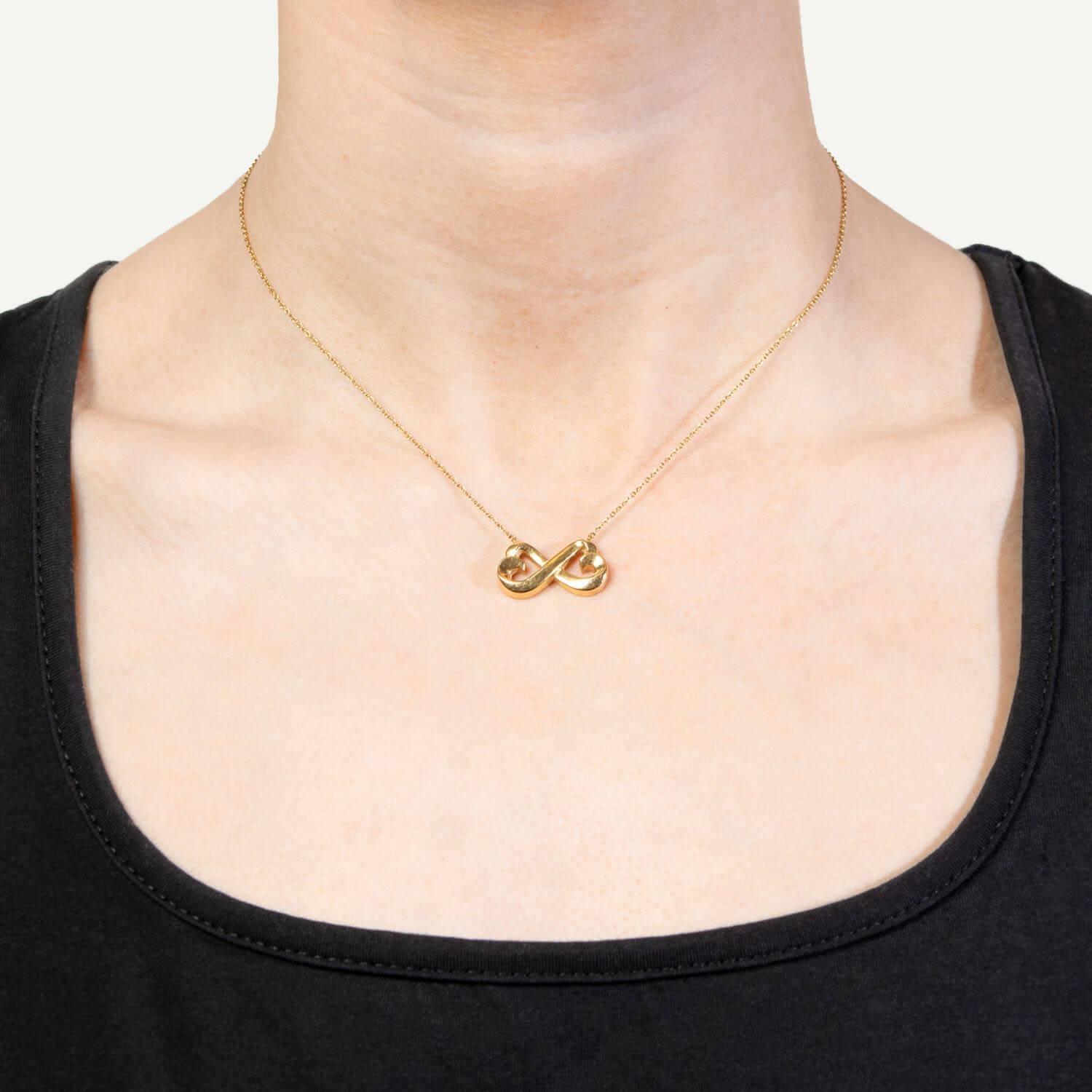 PALOMA PICASSO FOR TIFFANY & CO. Estate 18k Interlocking Hearts Necklace For Sale 3