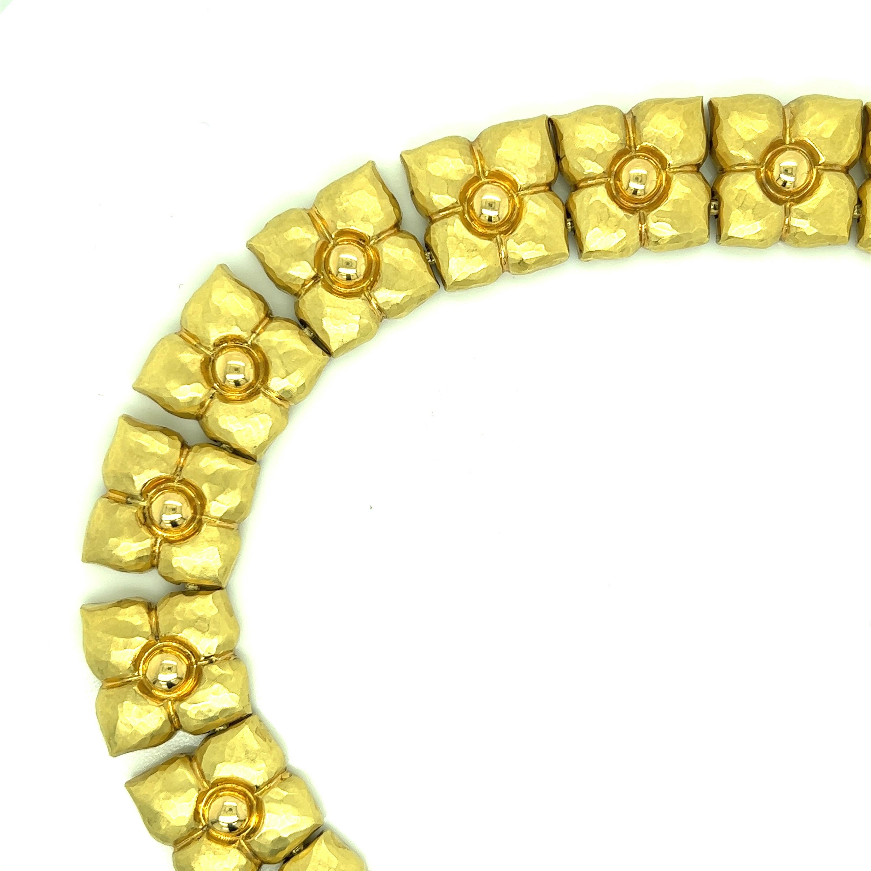 Paloma Picasso for Tiffany & Co. 18 karat yellow gold chain necklace with flower motif. Made in Italy. Marked: Tiffany & Co. / Paloma Picasso / 750 / Italy. Width: 0.63 inch. Length: 15.5 inches. Total weight: 154.4 grams.