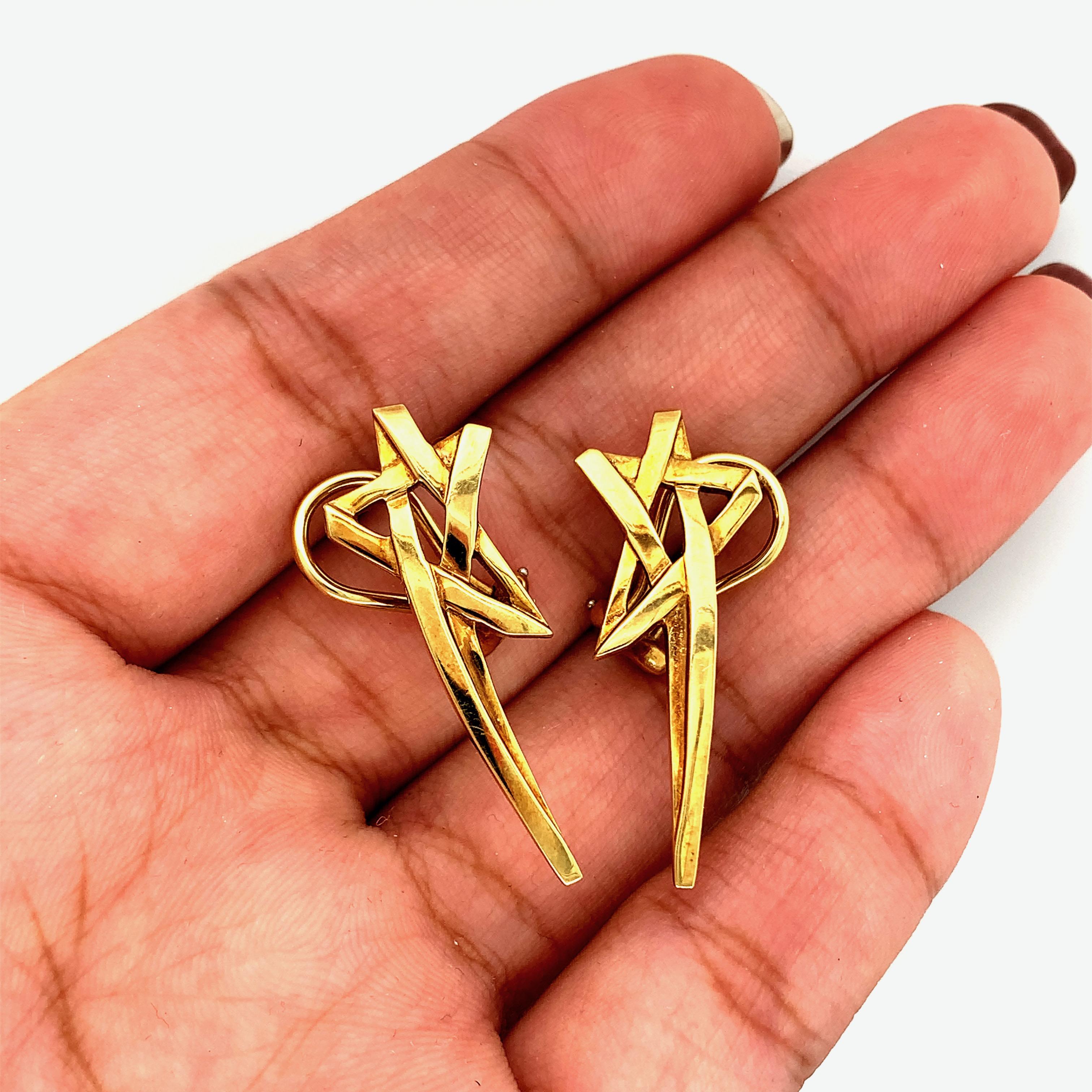 Paloma Picasso for Tiffany & Co. Gold Star Earrings  In Excellent Condition For Sale In New York, NY