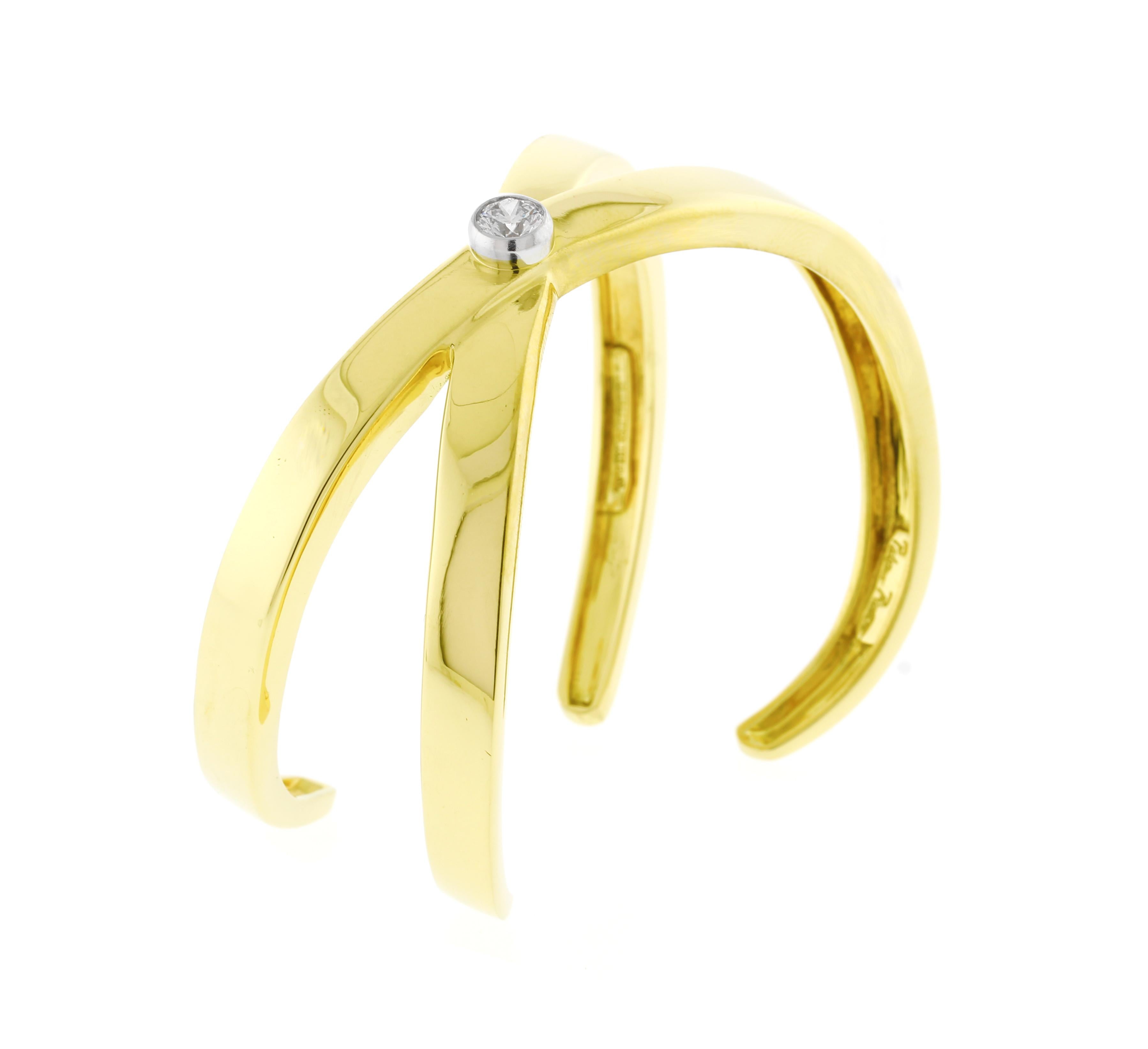 Le bracelet Tiffany & Co conçu par Paloma Picasso pour sa collection Graffiti présente une  bague en platine sertie d'un diamant Tiffany taille brillant pesant environ 0,45 carat 
♦ Designer : Tiffany & Co
♦ Métal : 18 karat, platine
♦ Circa 1990
♦