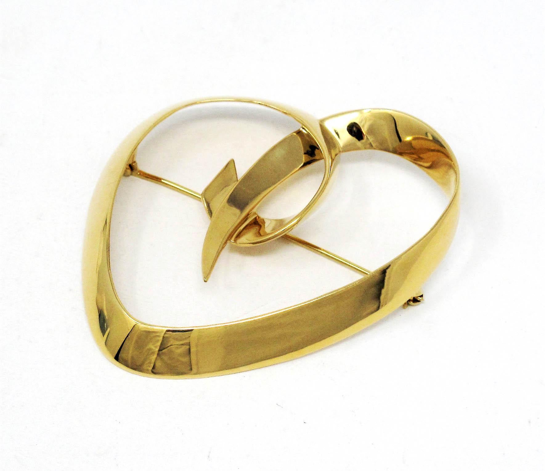 Contemporary Paloma Picasso for Tiffany & Co. Large Heart Brooch Pin in 18 Karat Yellow Gold For Sale