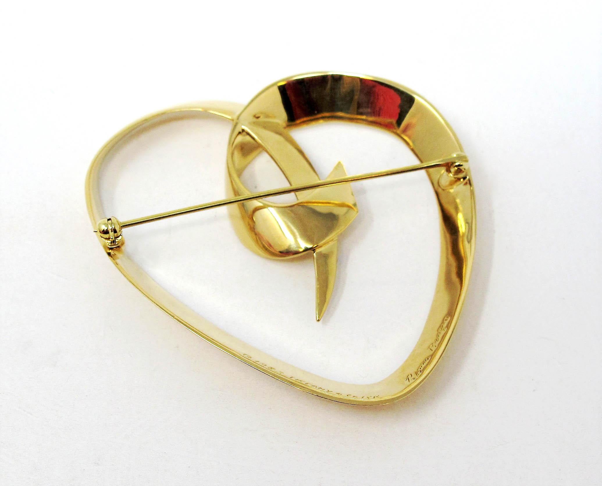 Paloma Picasso for Tiffany & Co. Large Heart Brooch Pin in 18 Karat Yellow Gold In Good Condition For Sale In Scottsdale, AZ