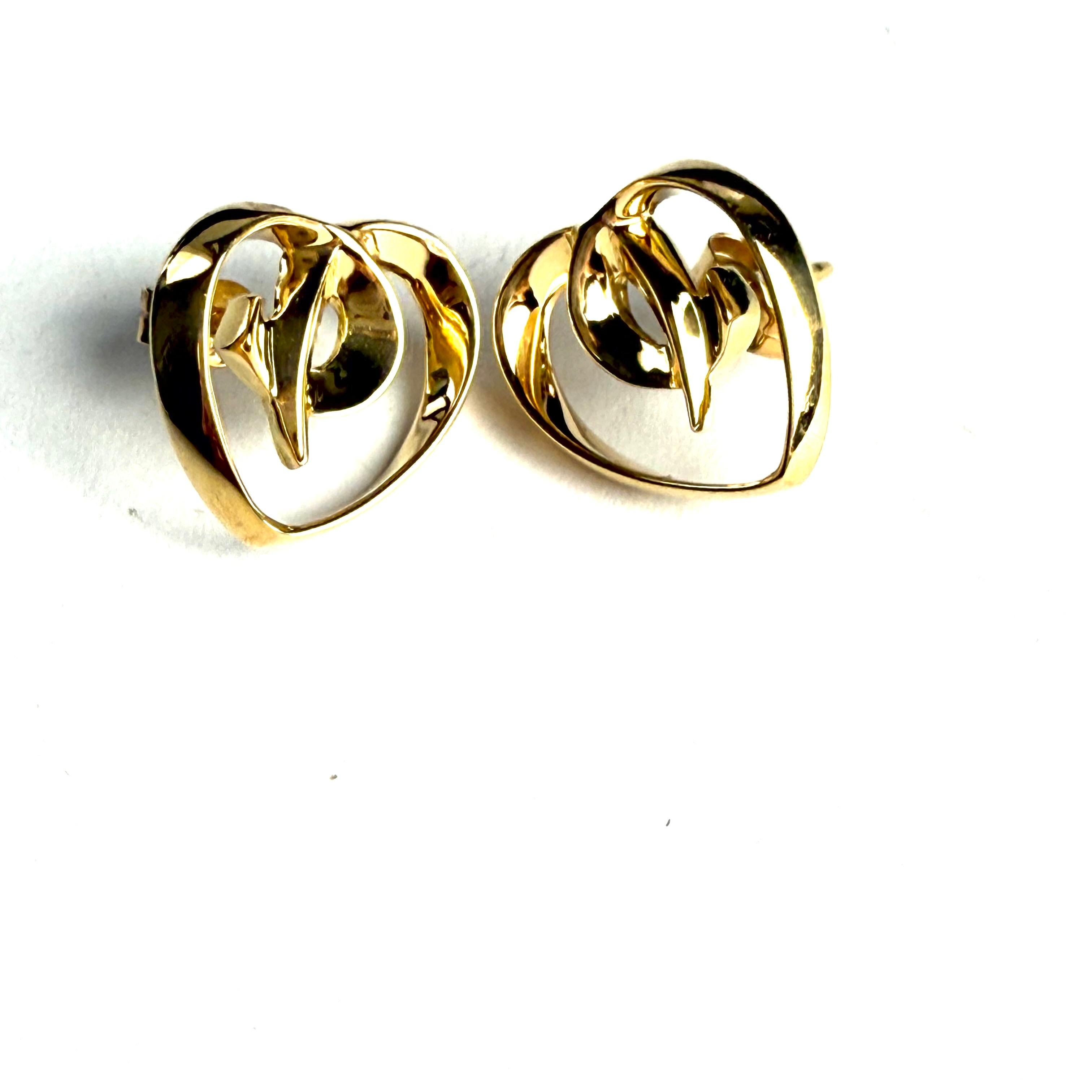 Women's or Men's Paloma Picasso For Tiffany Co Open Heart Design 18 Karat Gold 0.60 Inch Earrings For Sale
