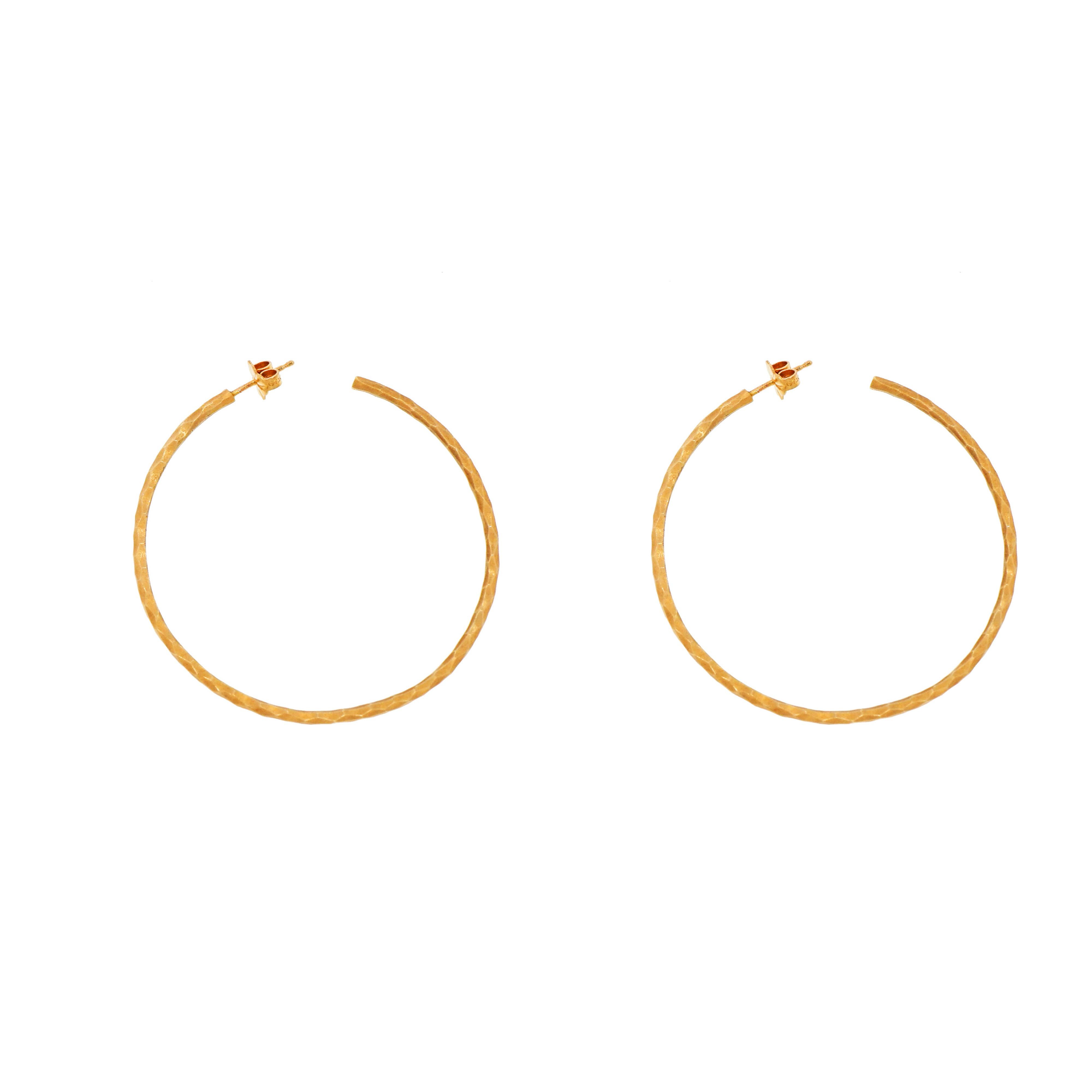 The best accessory for any occasion is a pair of Hoop Earrings!! 
Its just perfect for everyday wear or an evening out in town. 
Crafted in 18k rose gold by Tiffany & Co., measures approximately 49mm in diameter and has a diamond cut pattern with a