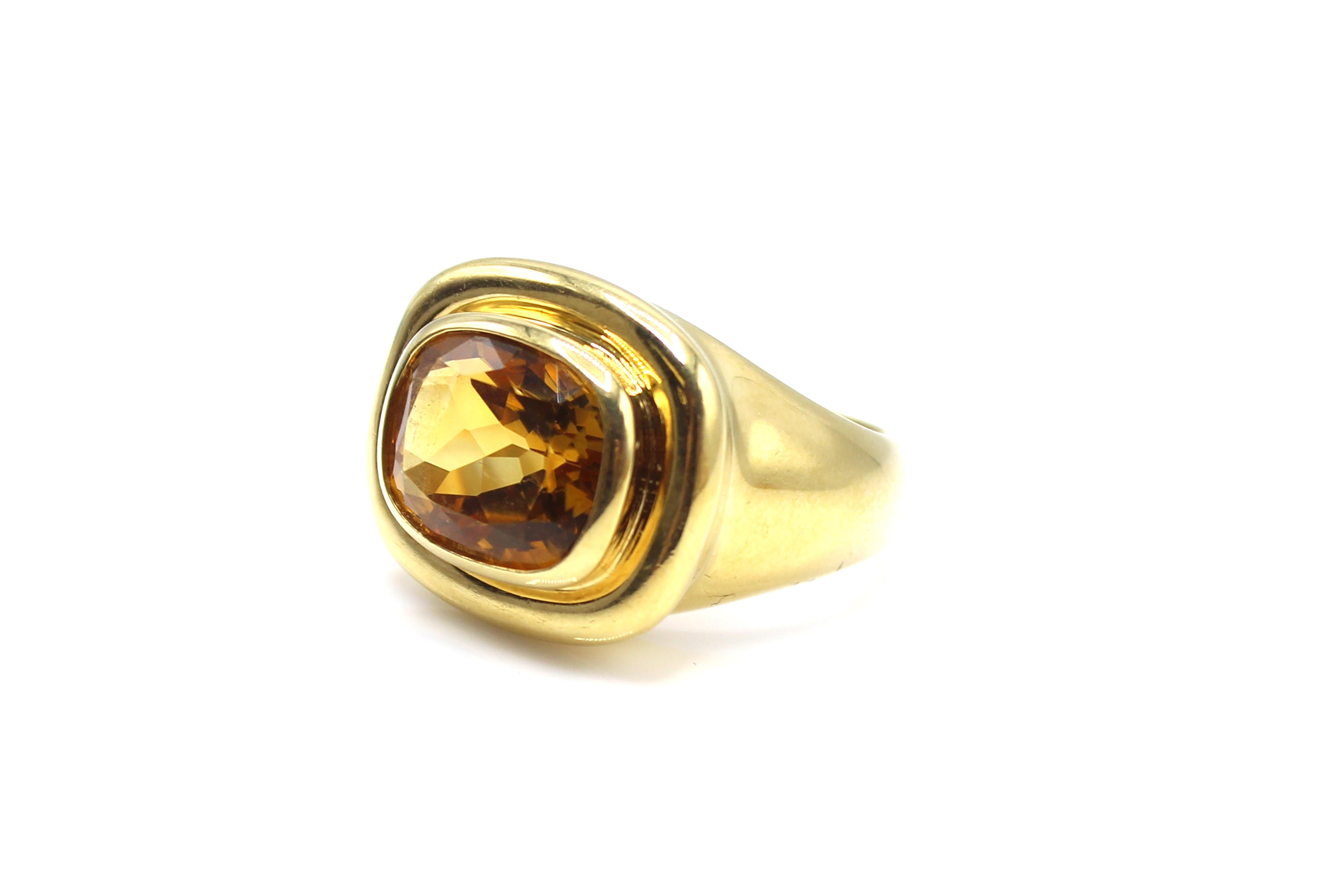 This Paloma Picasso for Tiffany & Co ring is centrally set with a deep honey/gold colored citrine measured to weigh approximately 6.5 carats. The bold design and great craftsmanship of this hand-crafted 18 karat yellow gold ring is the typical