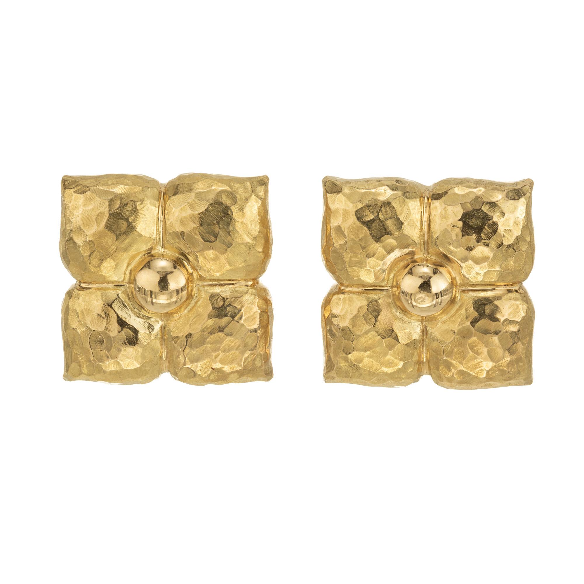 Paloma Picasso for Tiffany & Co. Yellow Gold Flower Clip Post Earrings In condizioni buone in vendita a Stamford, CT