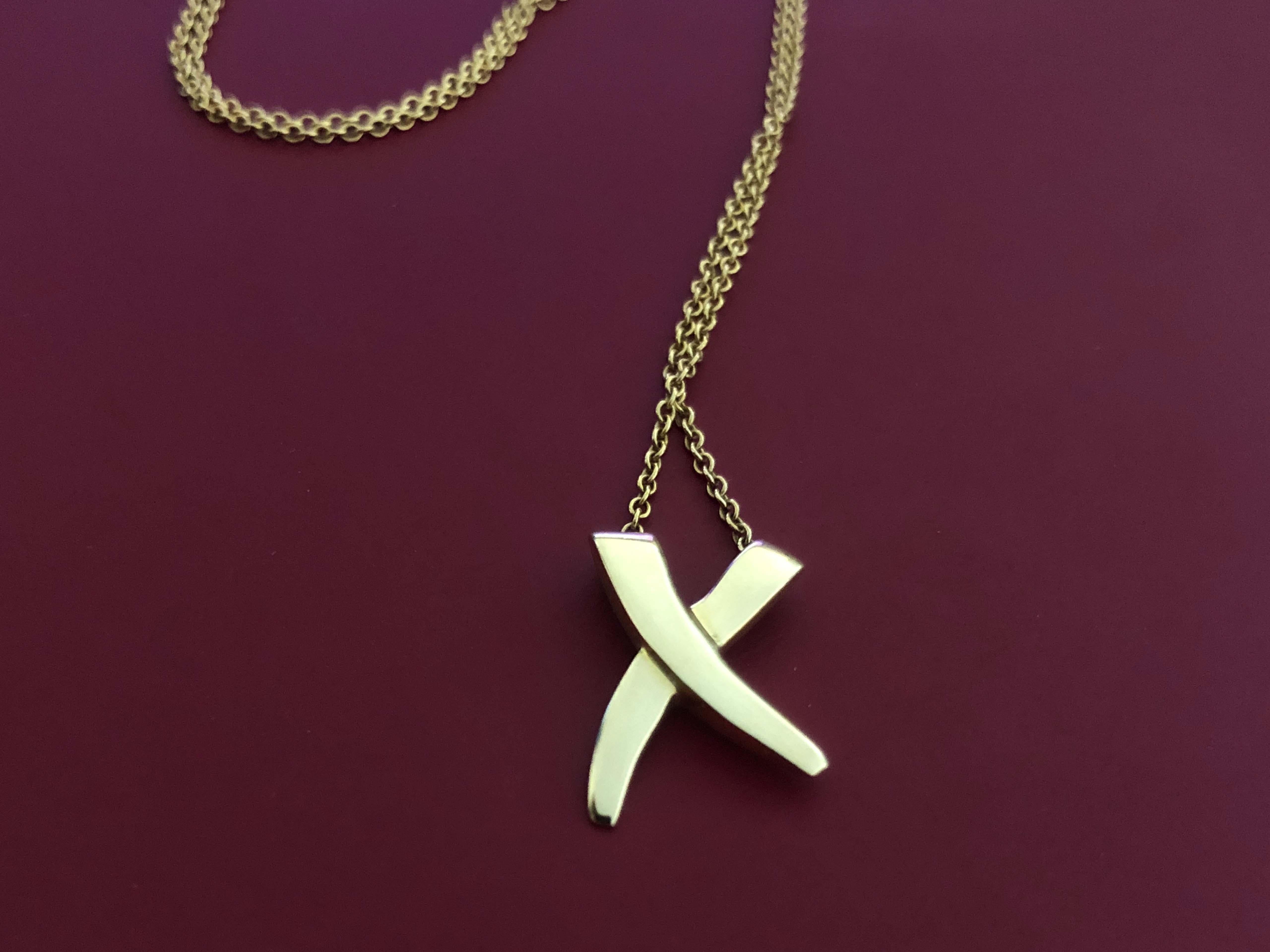 Modern Tiffany & Co. Kiss X Necklace 18k Yellow Gold For Sale
