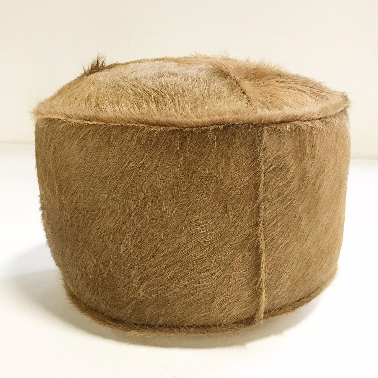 Palomino Cowhide Pouf Ottoman In New Condition In SAINT LOUIS, MO