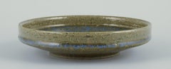 Palshus. Ceramic dish with glaze in green and blue tones.